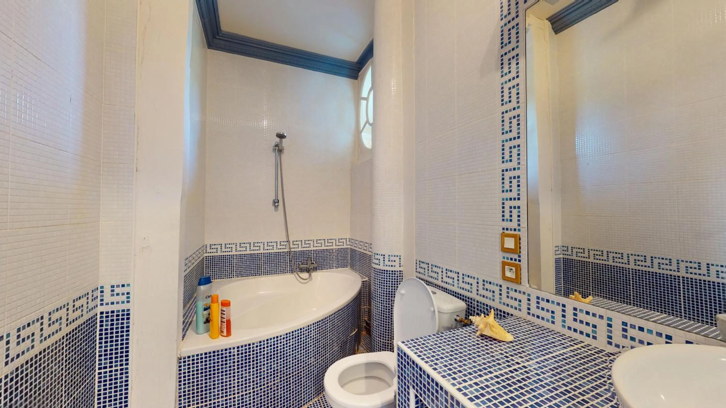 Toilet in Château du Boulay Morin