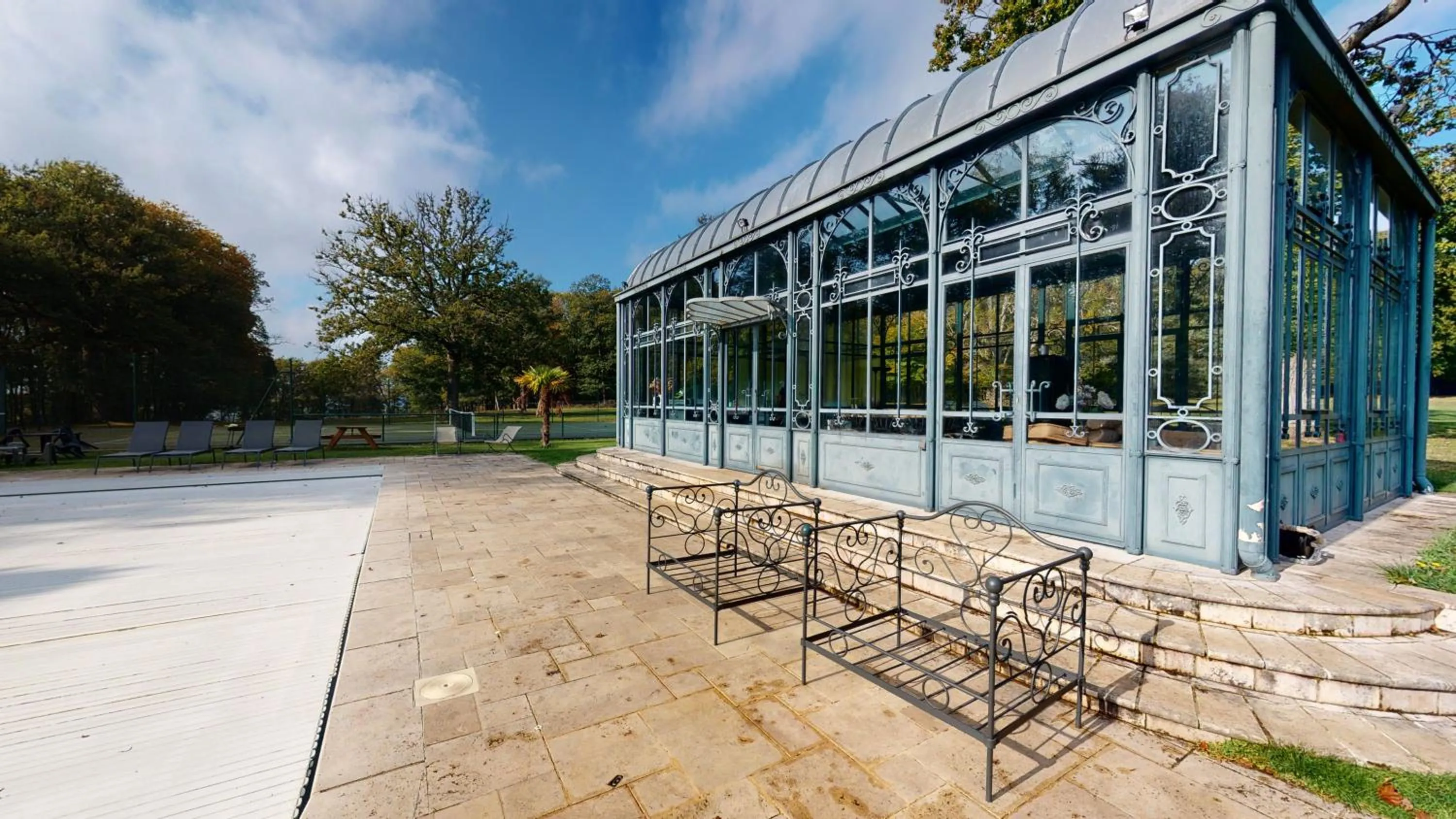 Swimming pool in Château du Boulay Morin