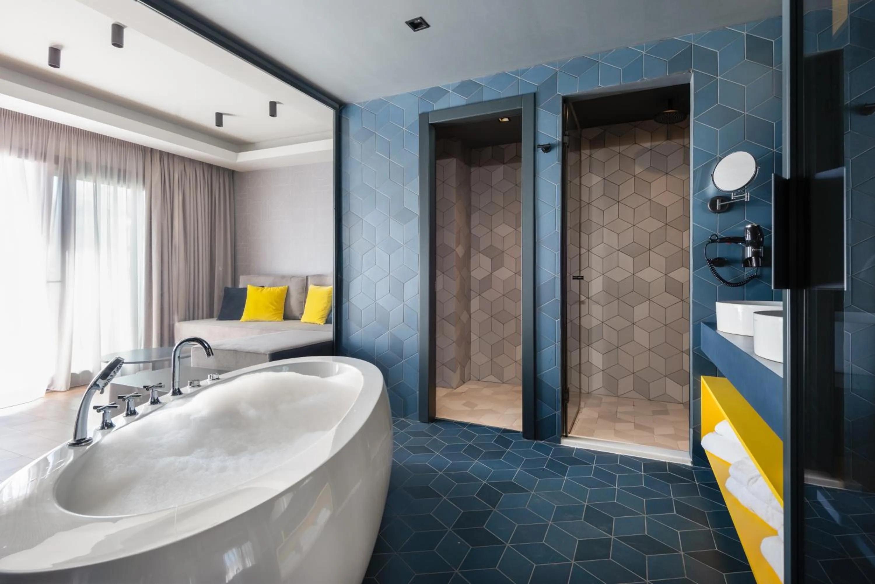 Hot Tub in Colors Hotel Athens