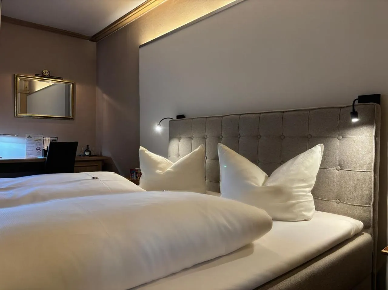 Bed in Hotel Grüner Baum