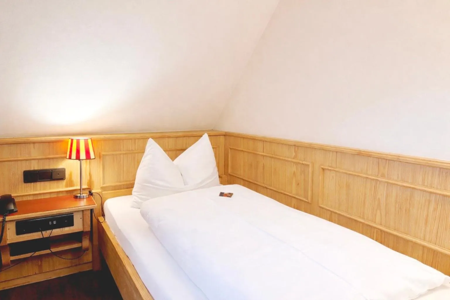 Bedroom, Bed in Hotel Grüner Baum