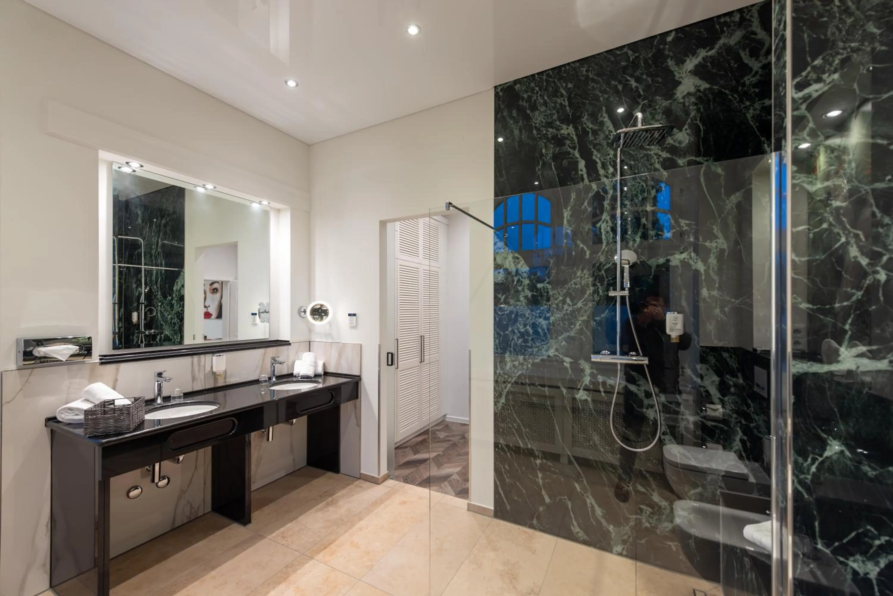 Shower in Villa Thea Hotel am Rosengarten