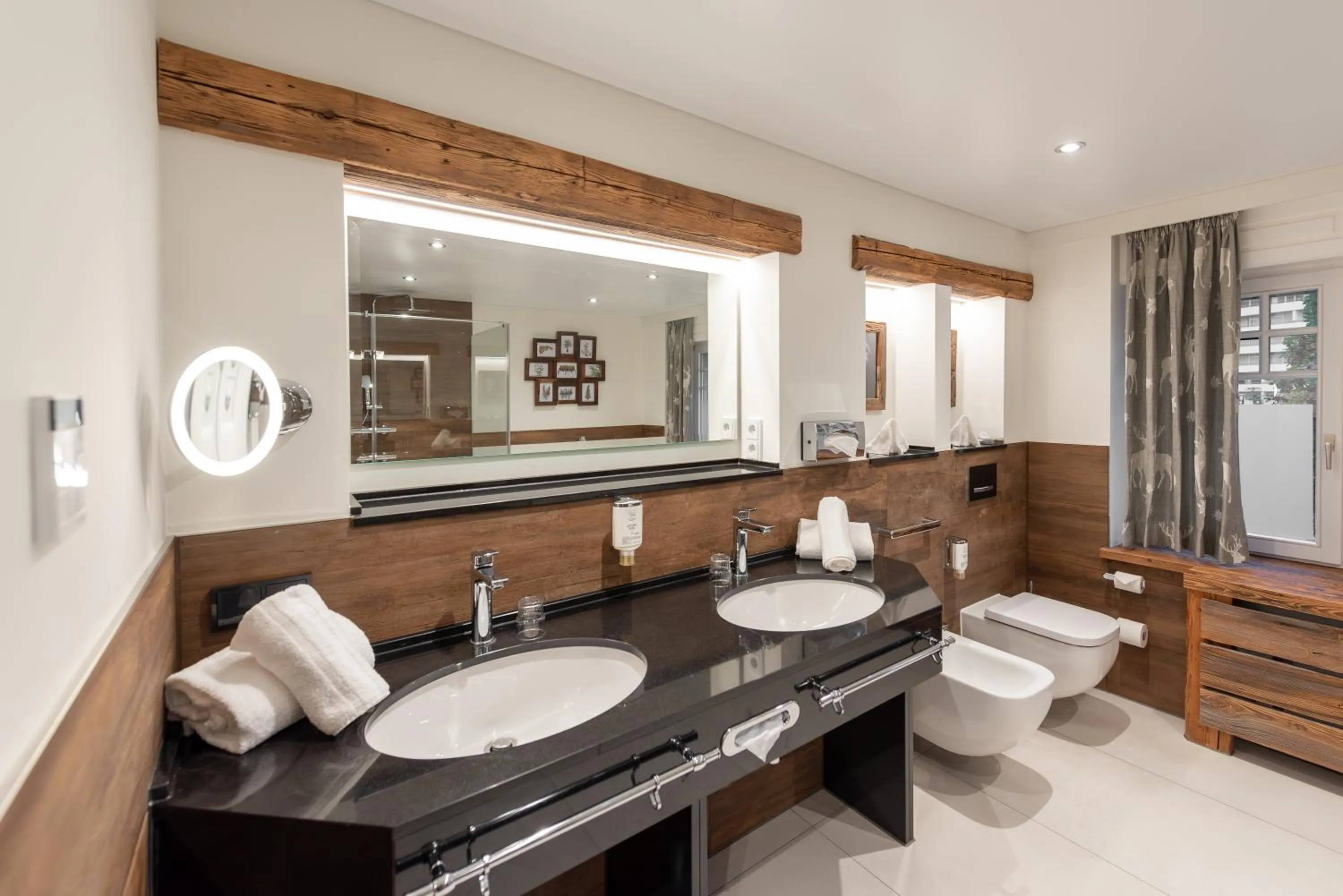 Shower in Villa Thea Hotel am Rosengarten