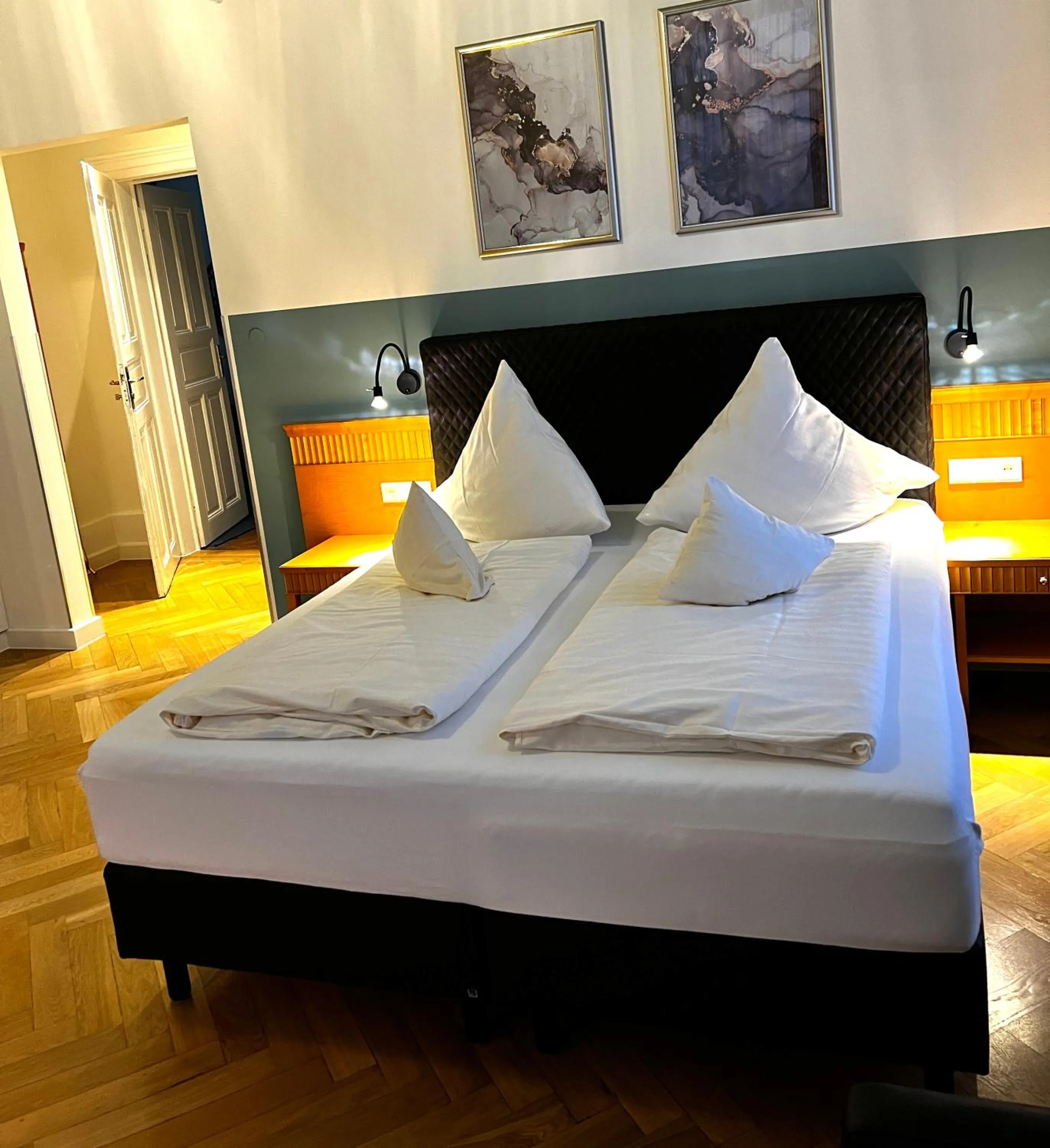 Bed in Villa Thea Hotel am Rosengarten