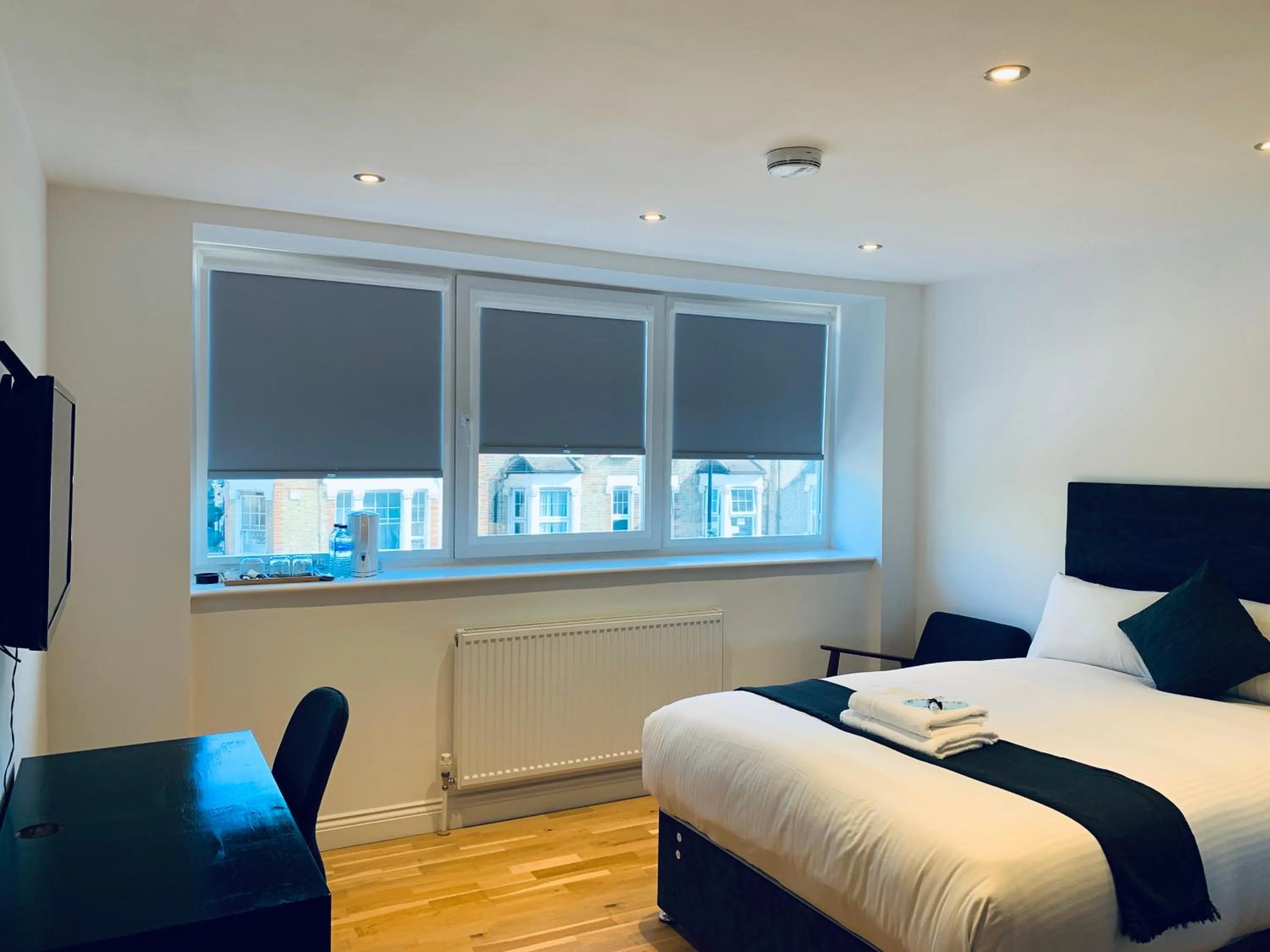 Photo of the whole room, Bed in SE10 House