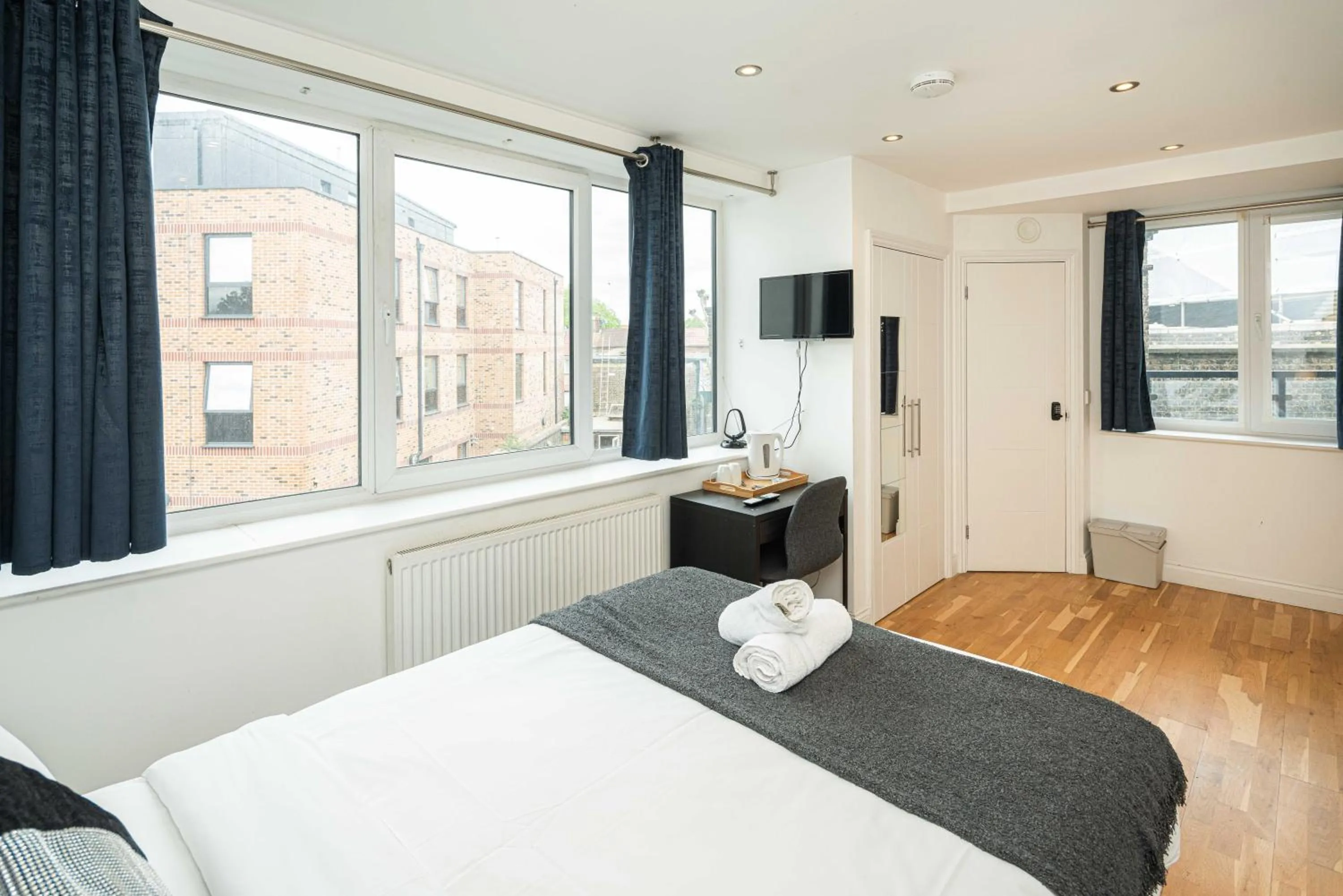 Bedroom, Bed in SE10 House