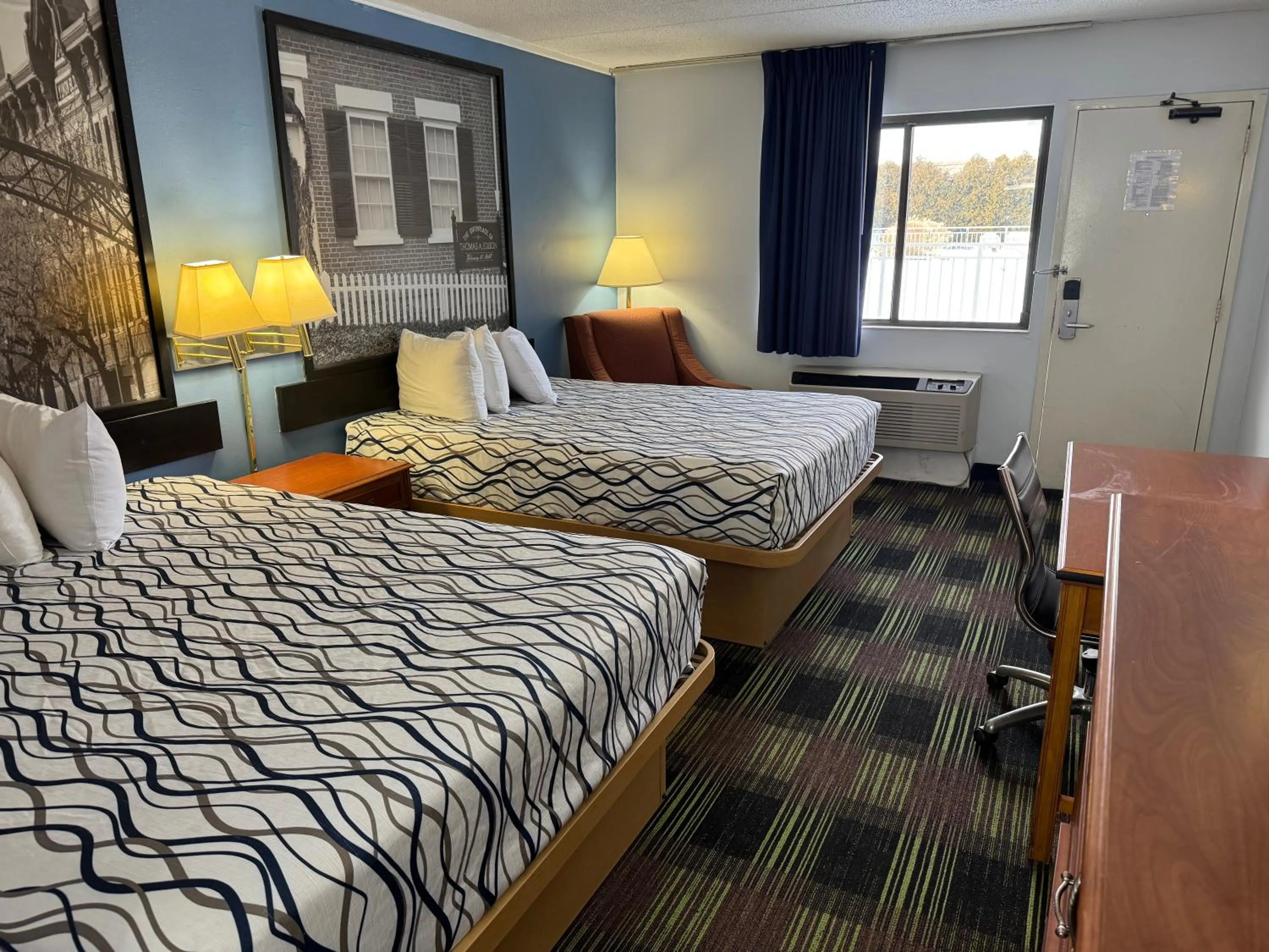 Bed in Sprucewood Inn