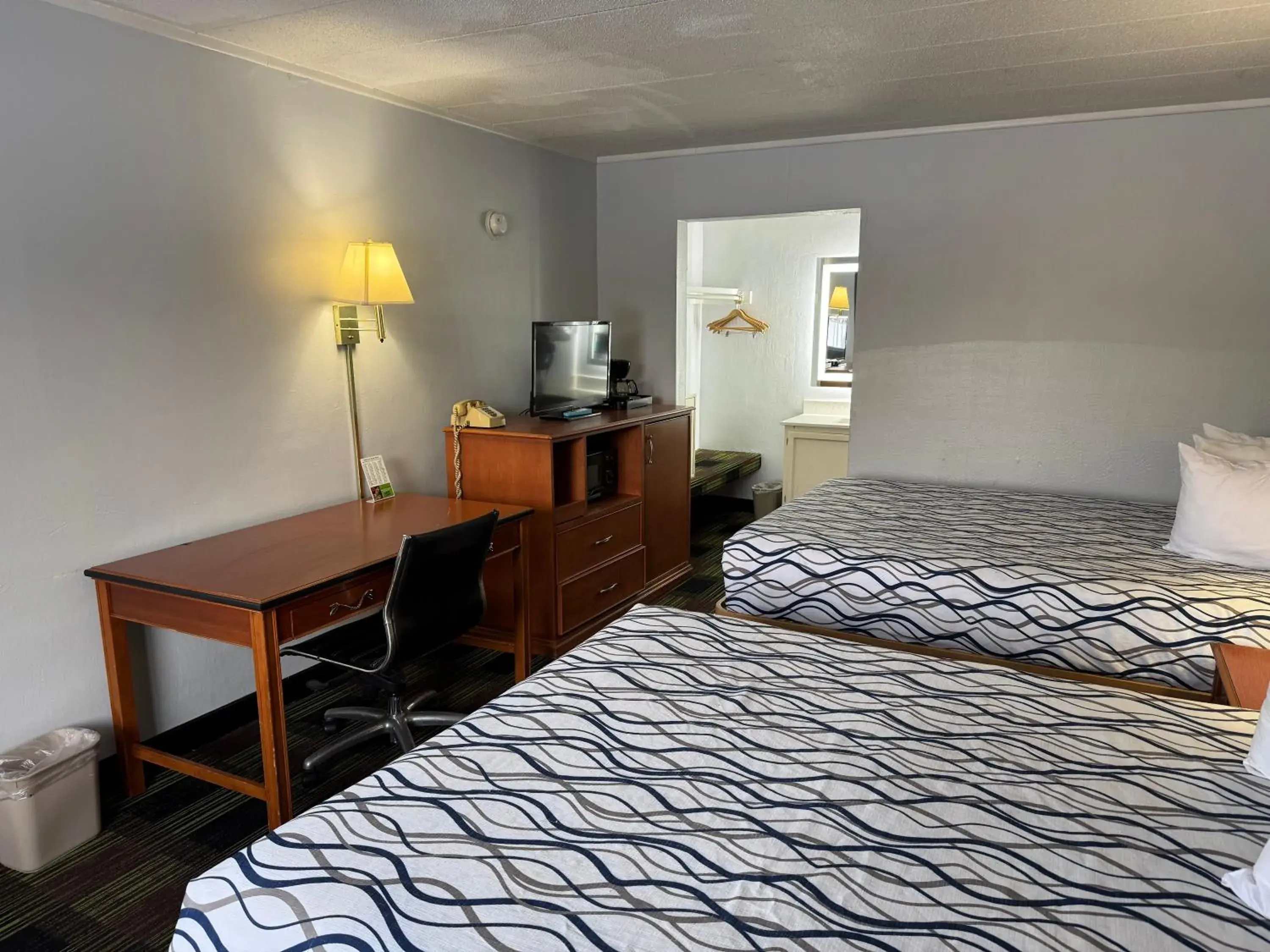 Bed in Sprucewood Inn Bed in Sprucewood Inn