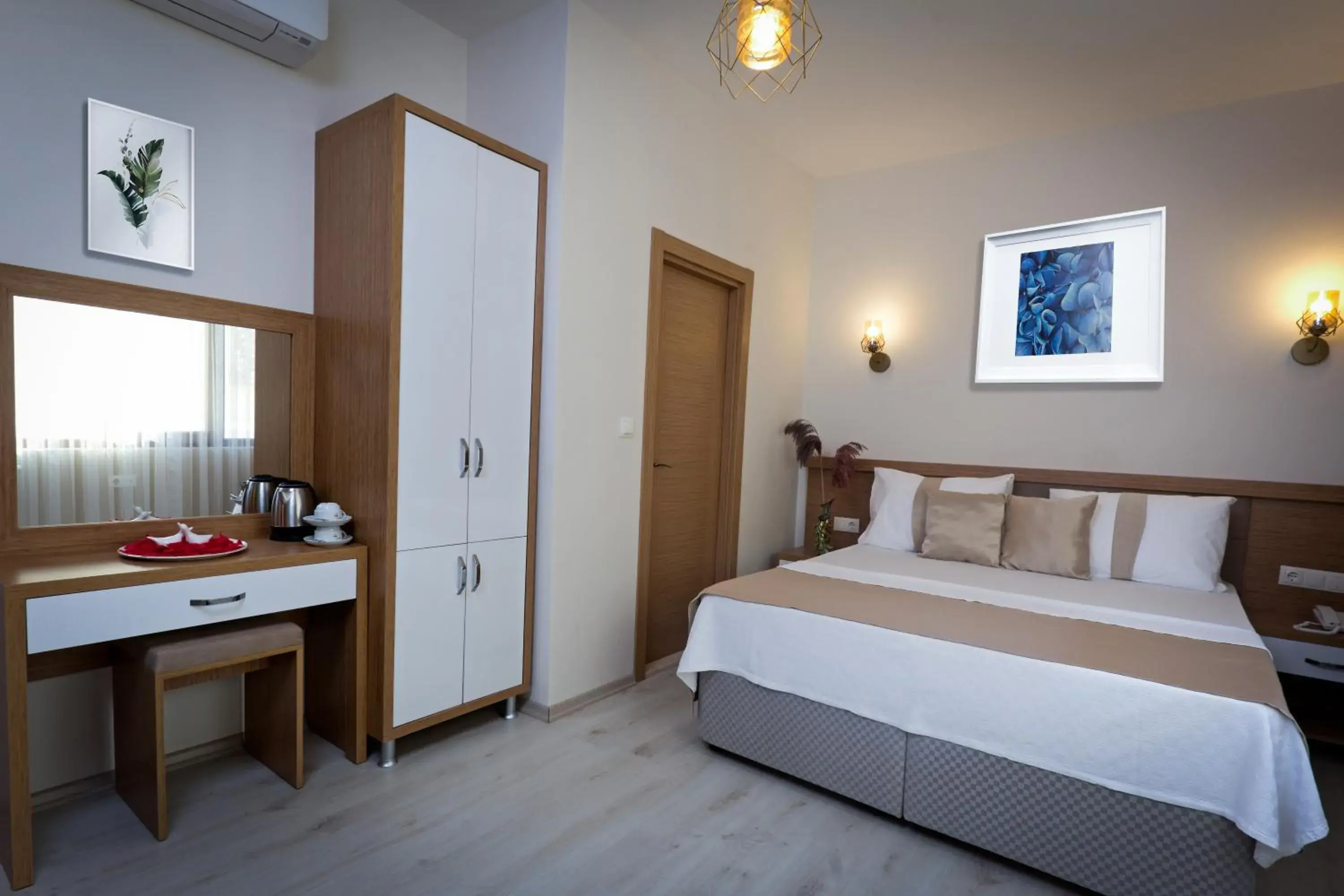 Photo of the whole room, Bed in Zeyn Otel Istanbul Photo of the whole room, Bed in Zeyn Otel Istanbul