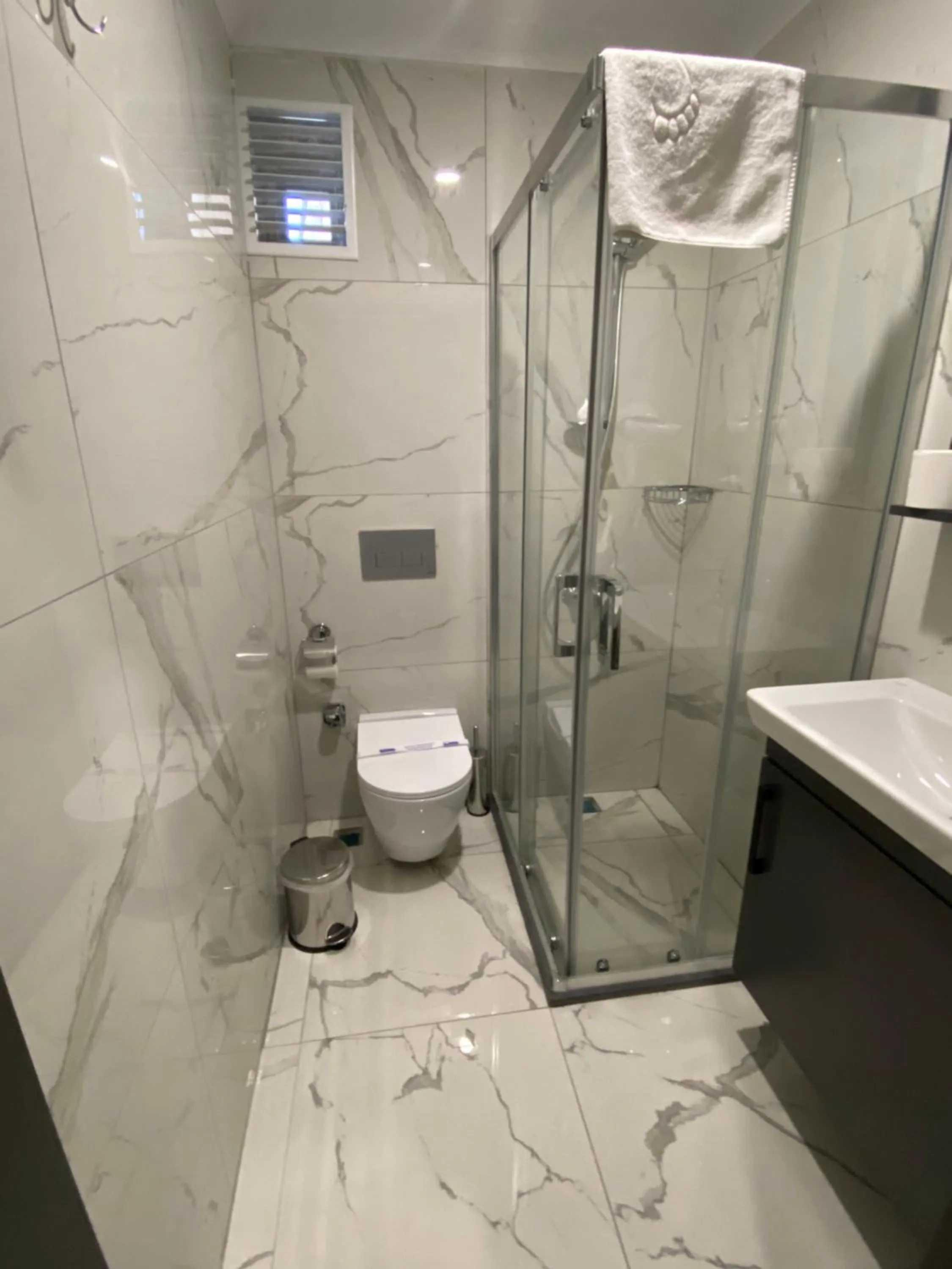 Shower in Zeyn Otel Istanbul
