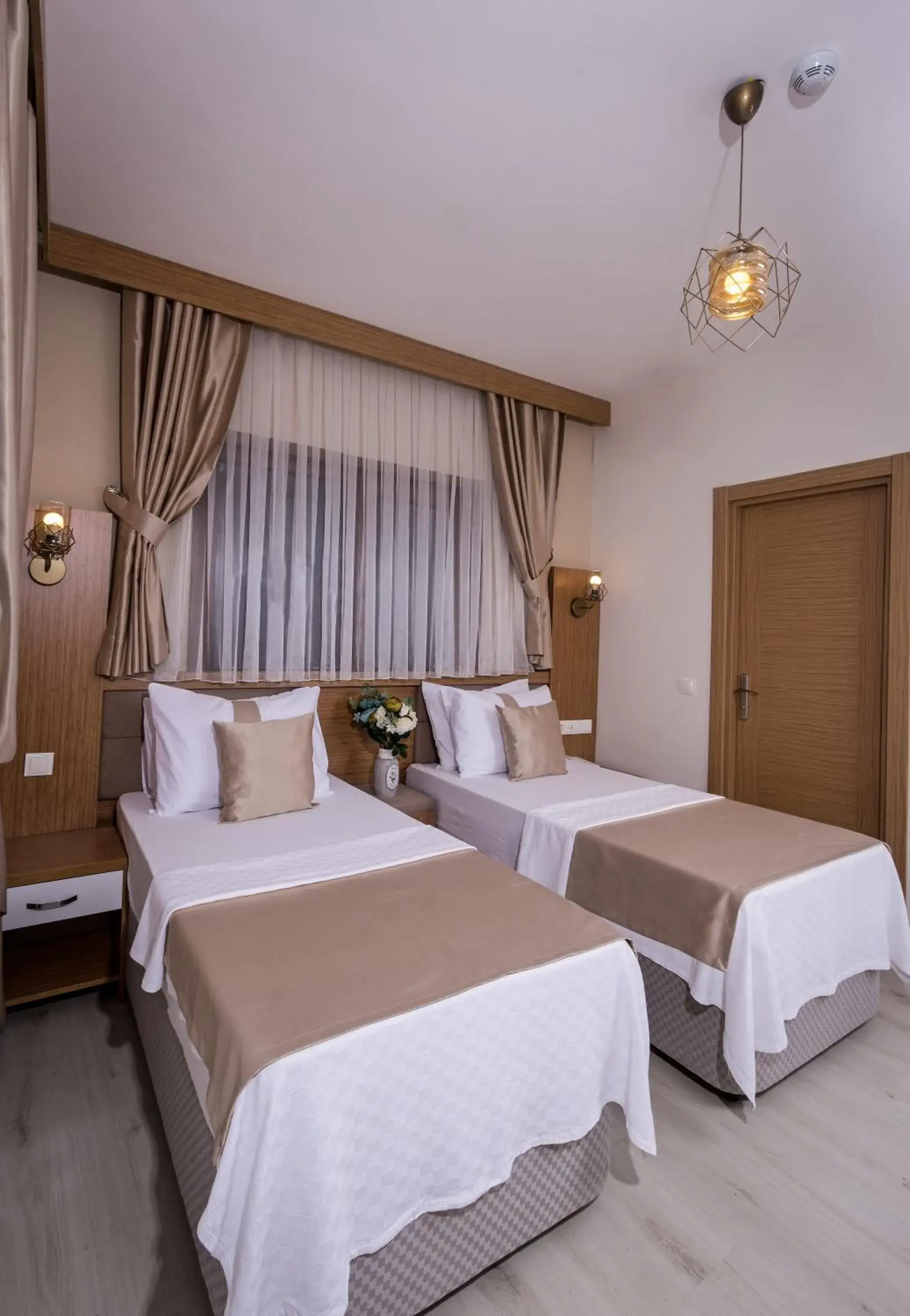 Photo of the whole room, Bed in Zeyn Otel Istanbul Photo of the whole room, Bed in Zeyn Otel Istanbul