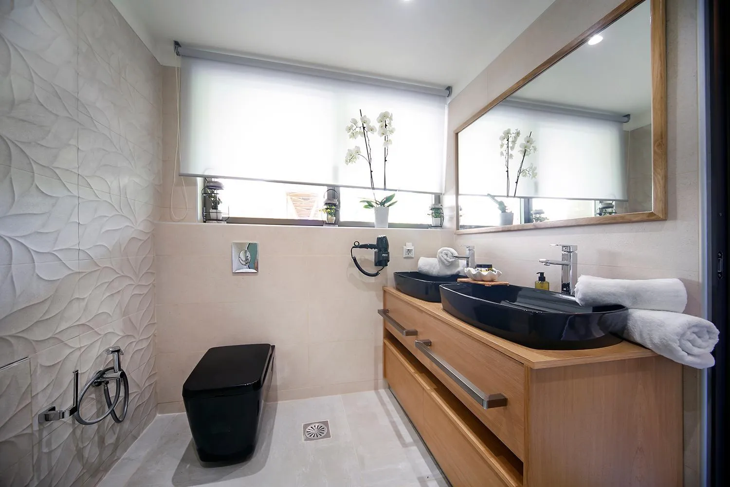 Toilet in Lilium Luxury Suites
