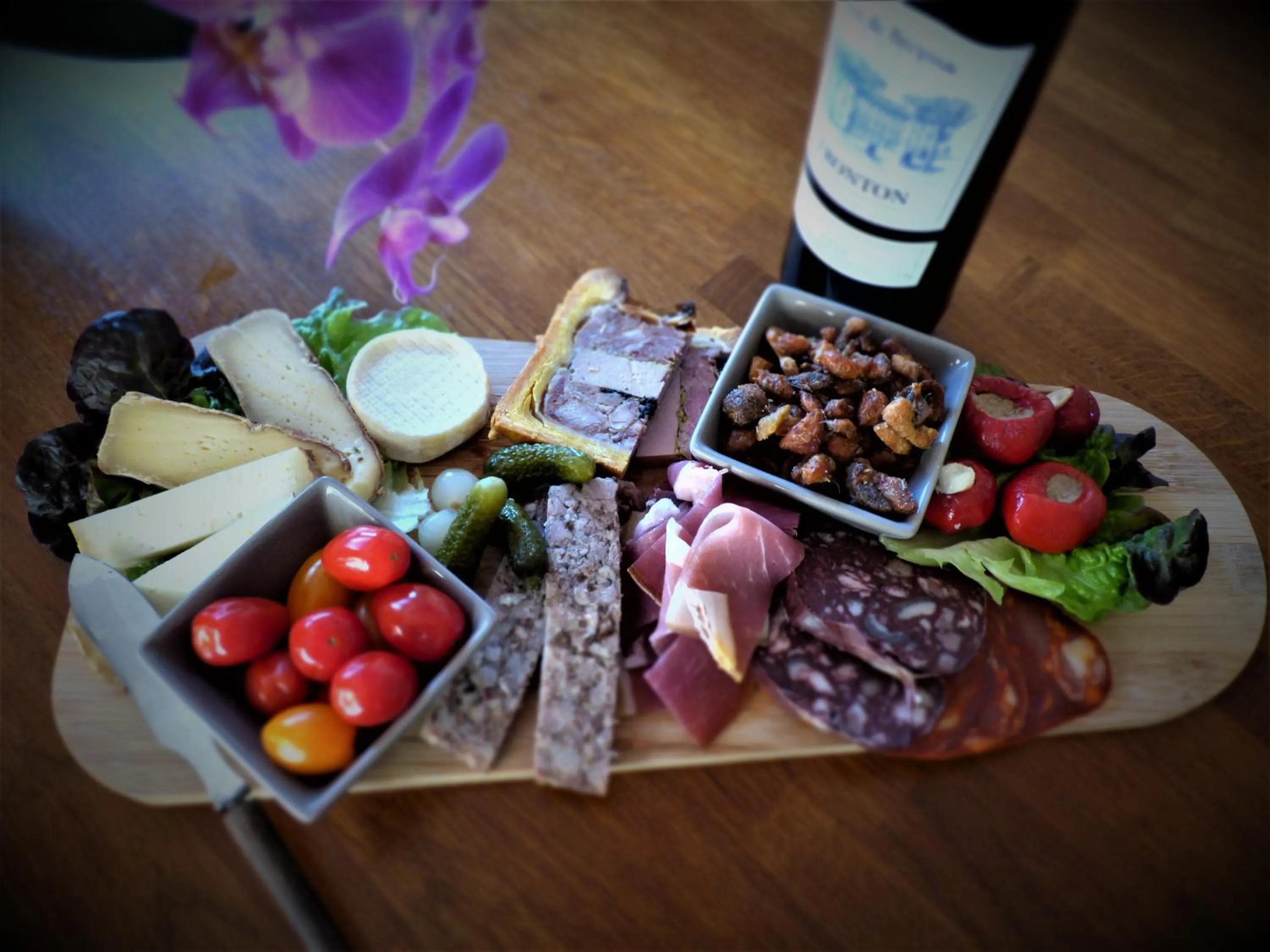 Food and drinks in Arche de Lanoë jacuzzi