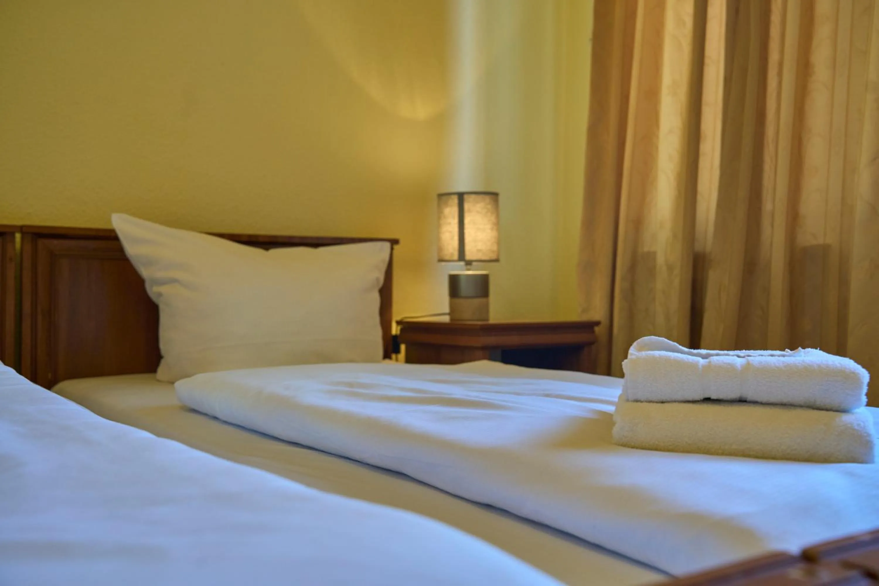 Bed in Hotel Pension Bernstein am Kurfürstendamm