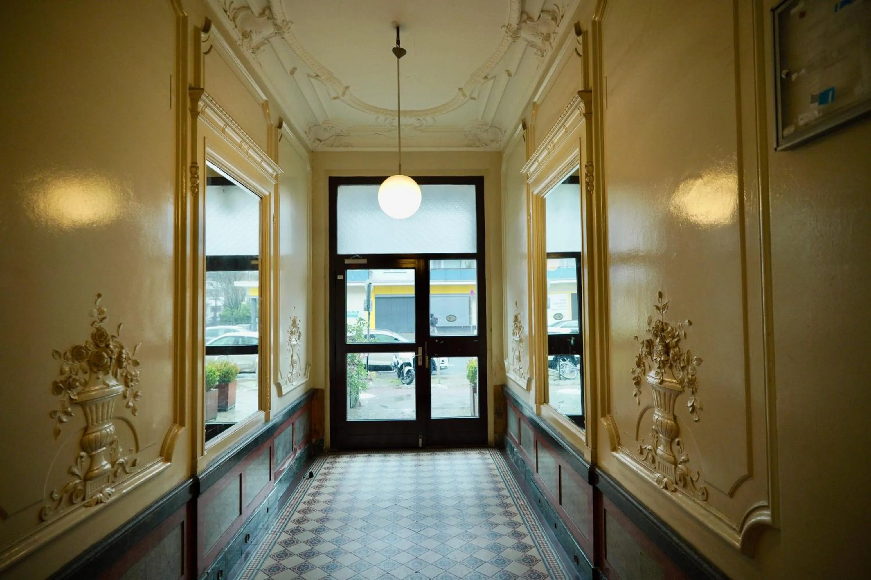 Facade/entrance in Hotel Pension Bernstein am Kurfürstendamm