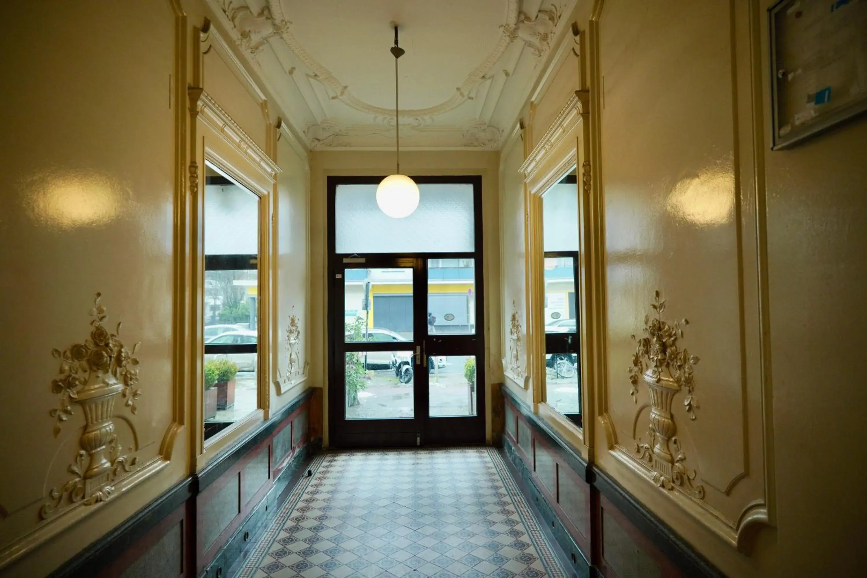 Facade/entrance in Hotel Pension Bernstein am Kurfürstendamm Facade/entrance in Hotel Pension Bernstein am Kurfürstendamm