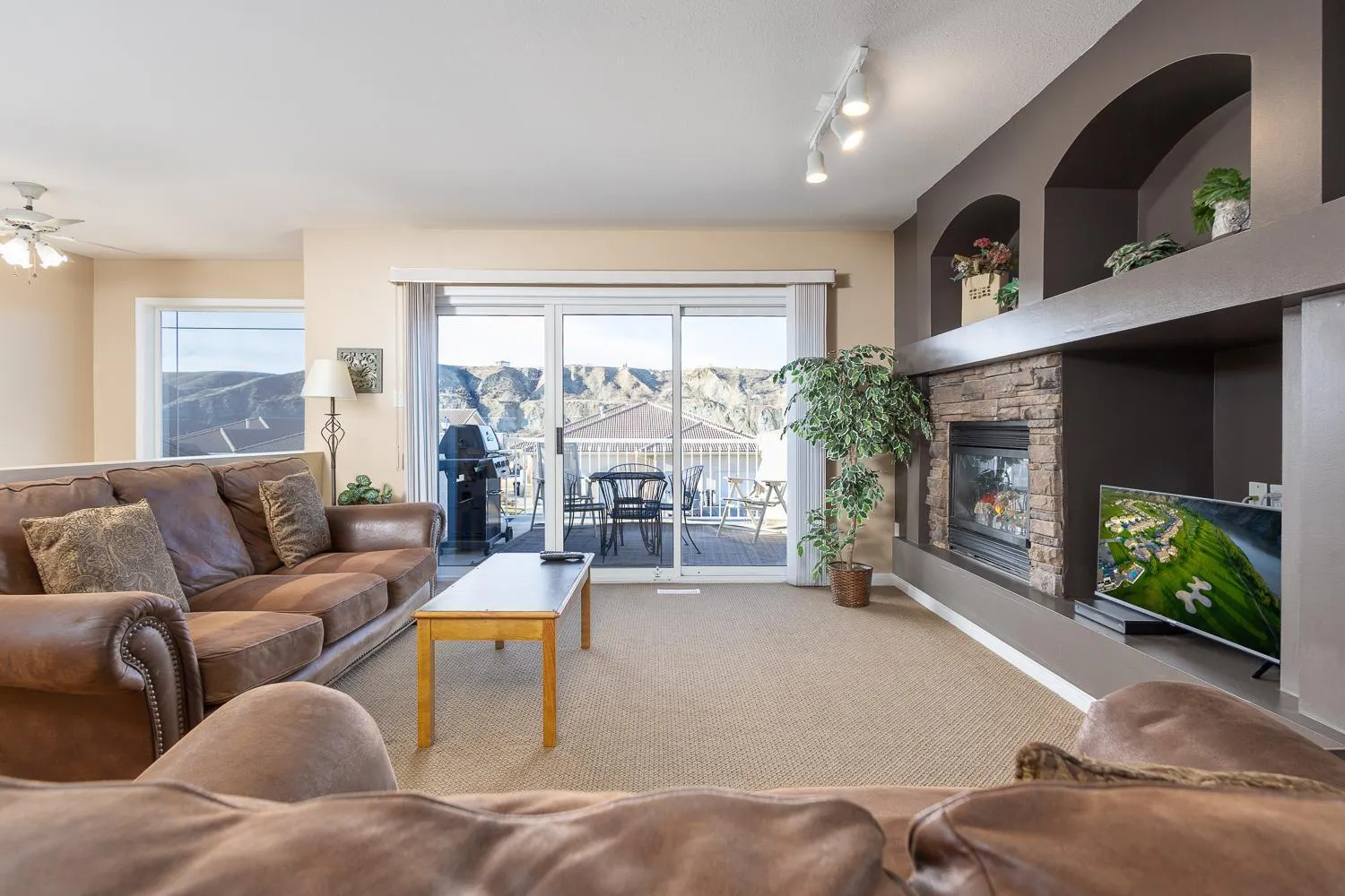 Property building in Paradise Canyon Golf Resort - Luxury Condo U403