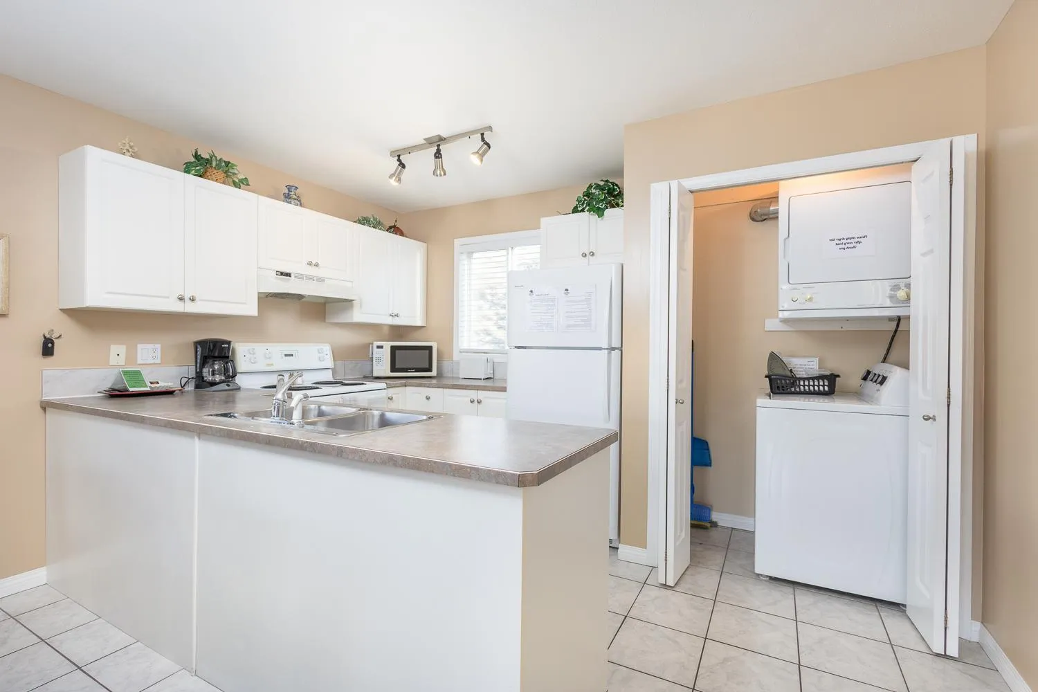 Property building in Paradise Canyon Golf Resort - Luxury Condo U403