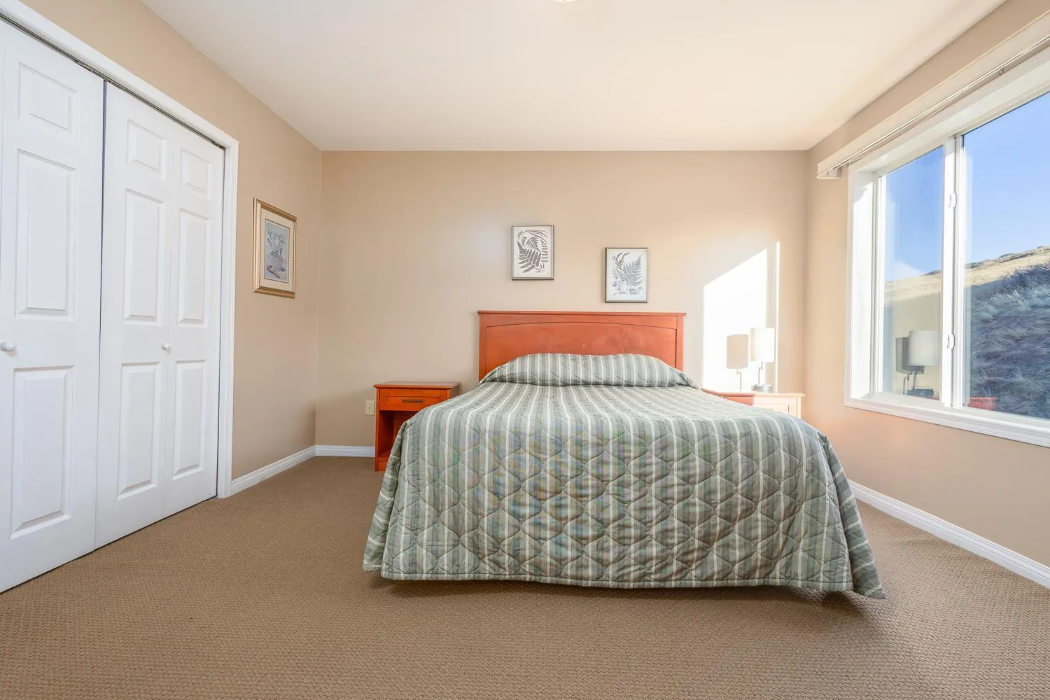 Property building, Bed in Paradise Canyon Golf Resort - Luxury Condo U403