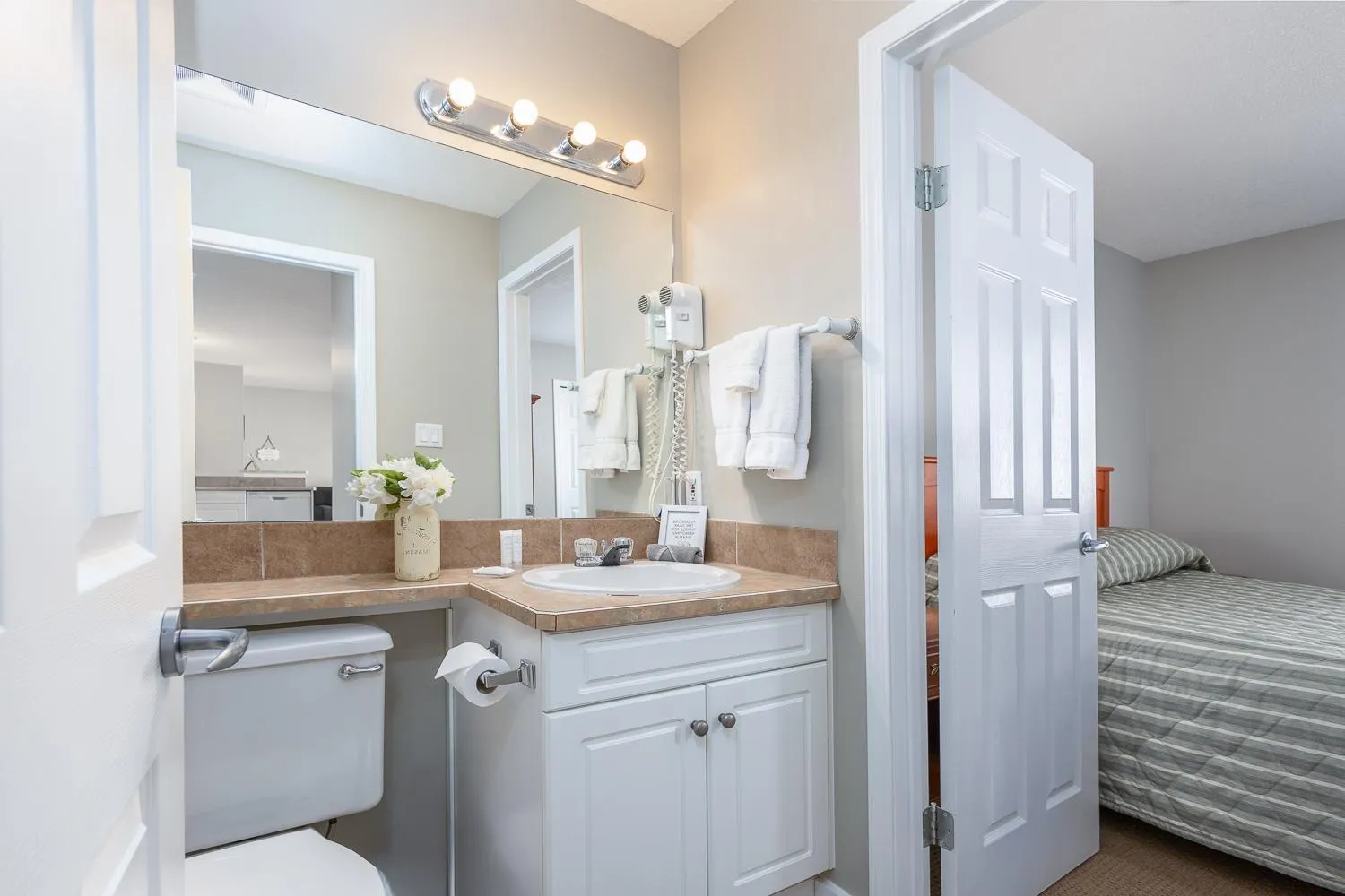 Property building, Bed in Paradise Canyon Golf Resort - Luxury Condo M401