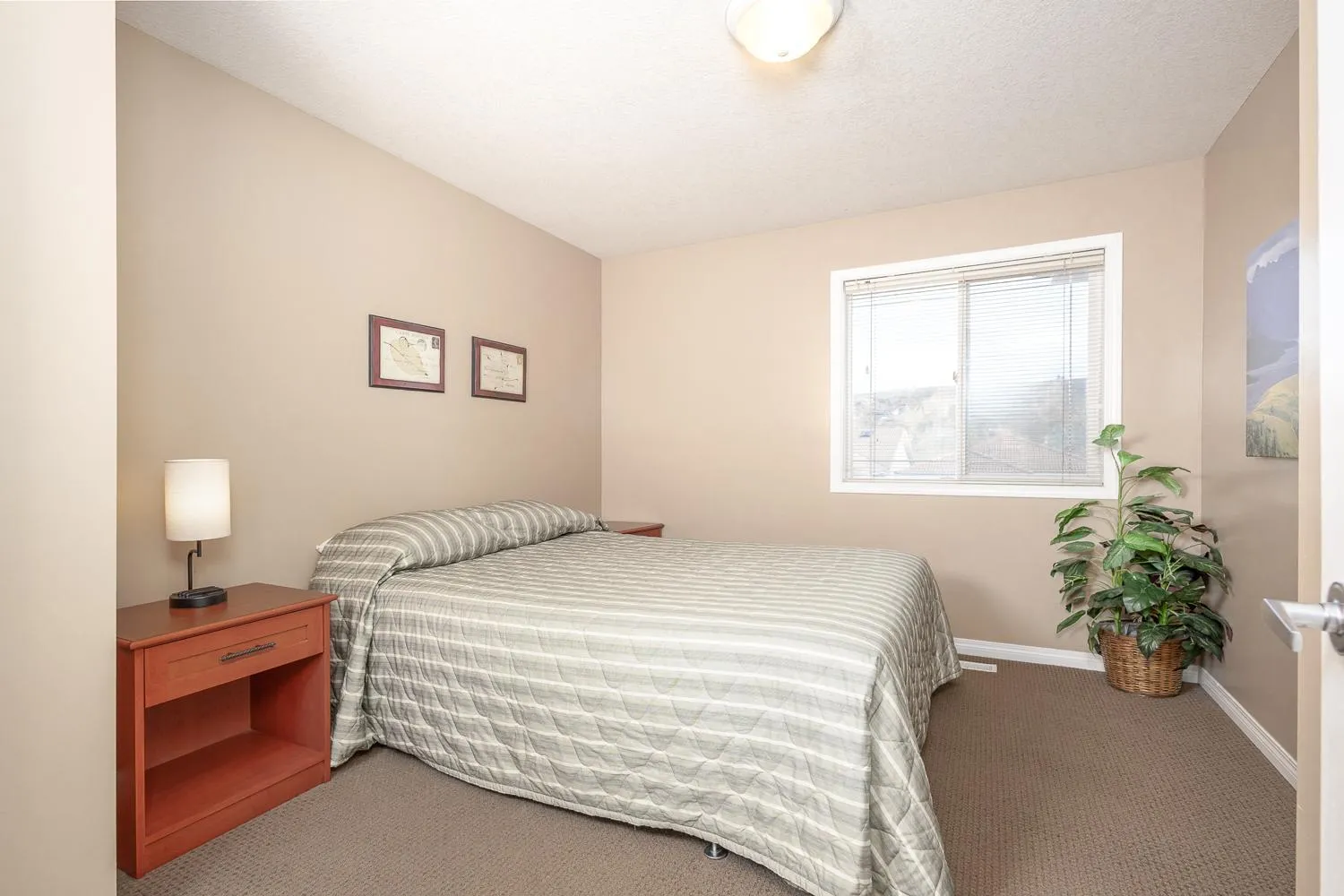 Property building, Bed in Paradise Canyon Golf Resort - Luxury Condo U399