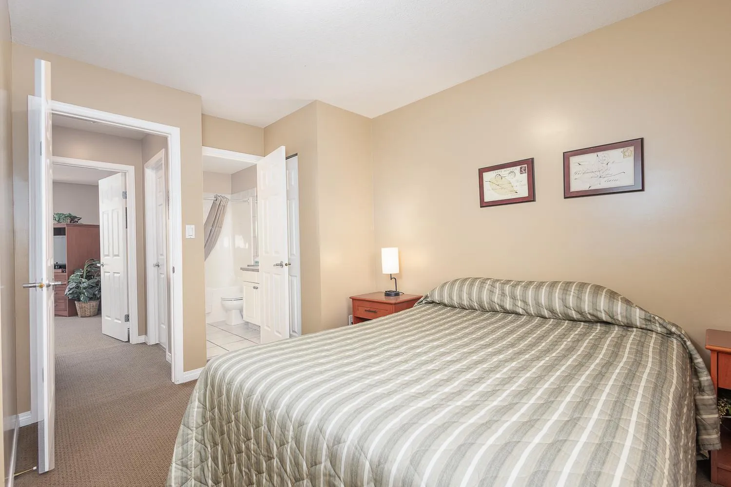 Property building, Bed in Paradise Canyon Golf Resort - Luxury Condo U399