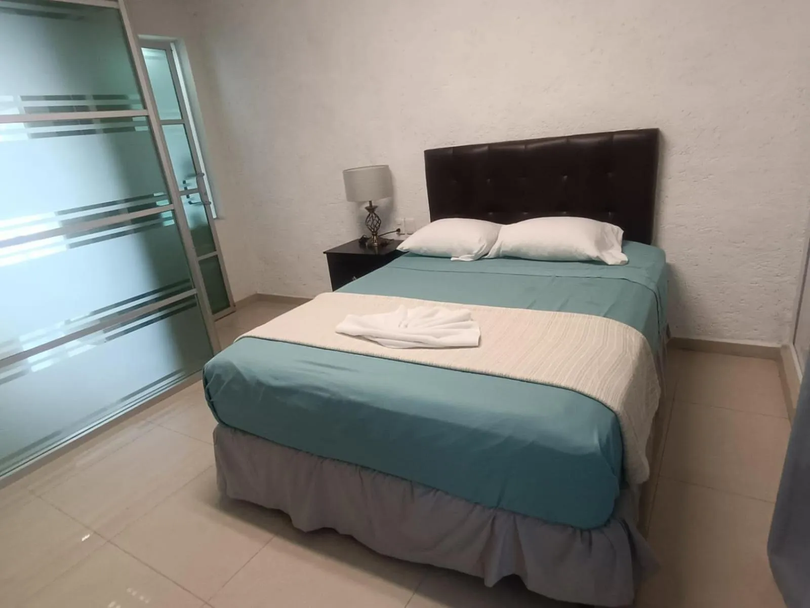 Bed in Hotel Dos Mundos, Isla Cozumel