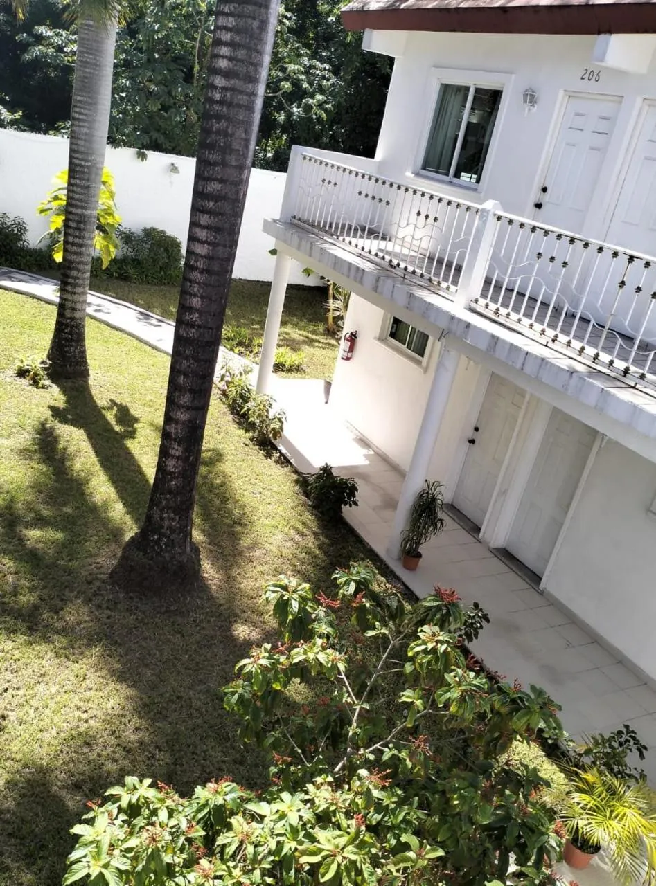 Property building in Hotel Dos Mundos, Isla Cozumel