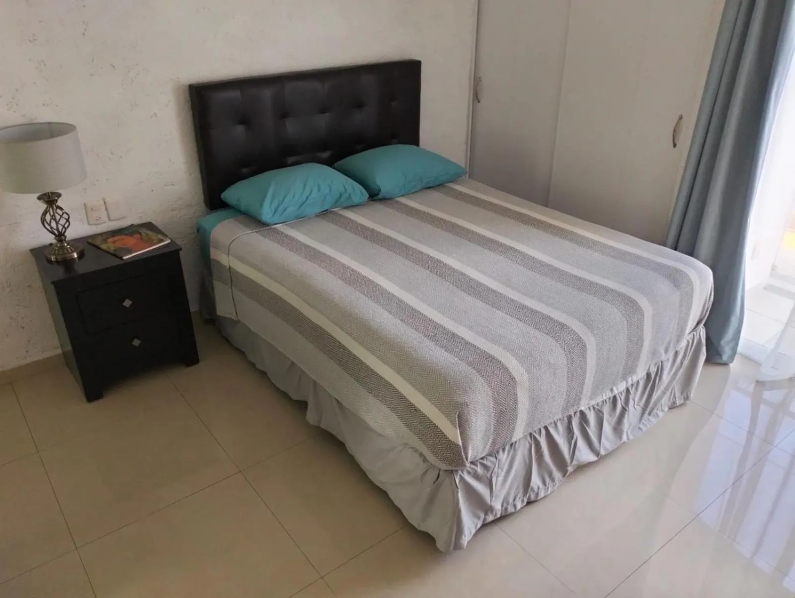 Bed in Hotel Dos Mundos, Isla Cozumel