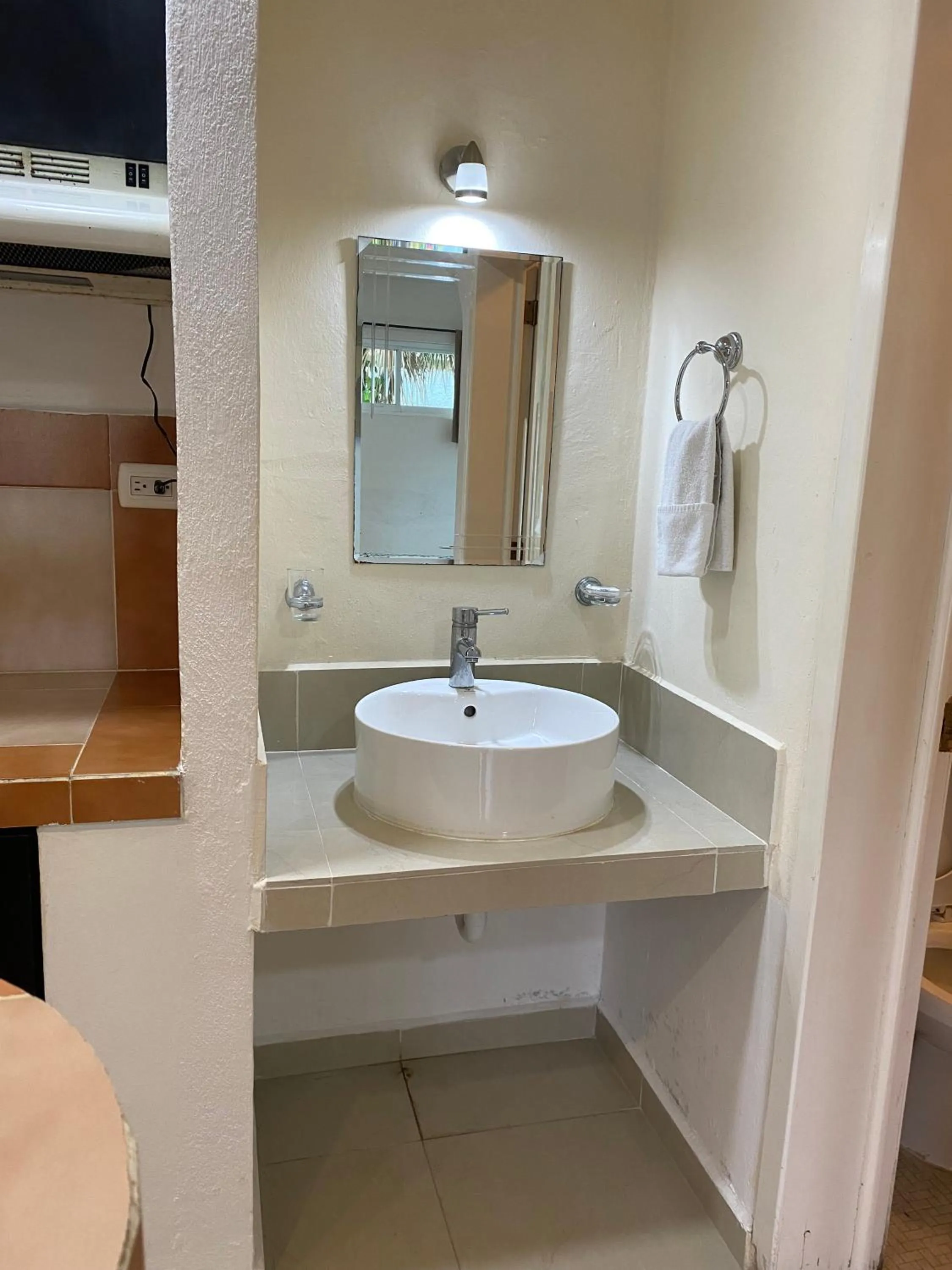 Bathroom in Hotel Dos Mundos, Isla Cozumel