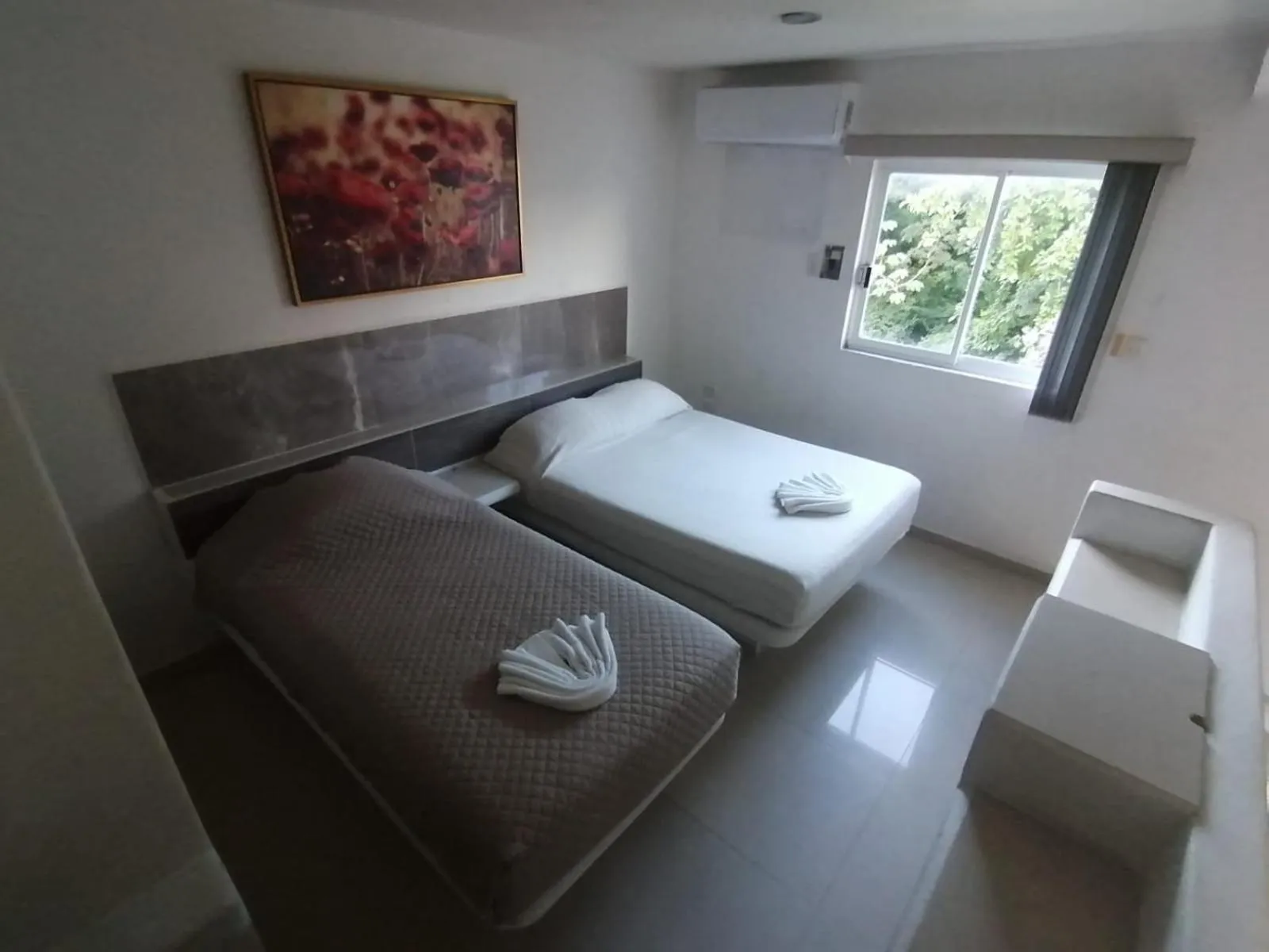 Bed in Hotel Dos Mundos, Isla Cozumel