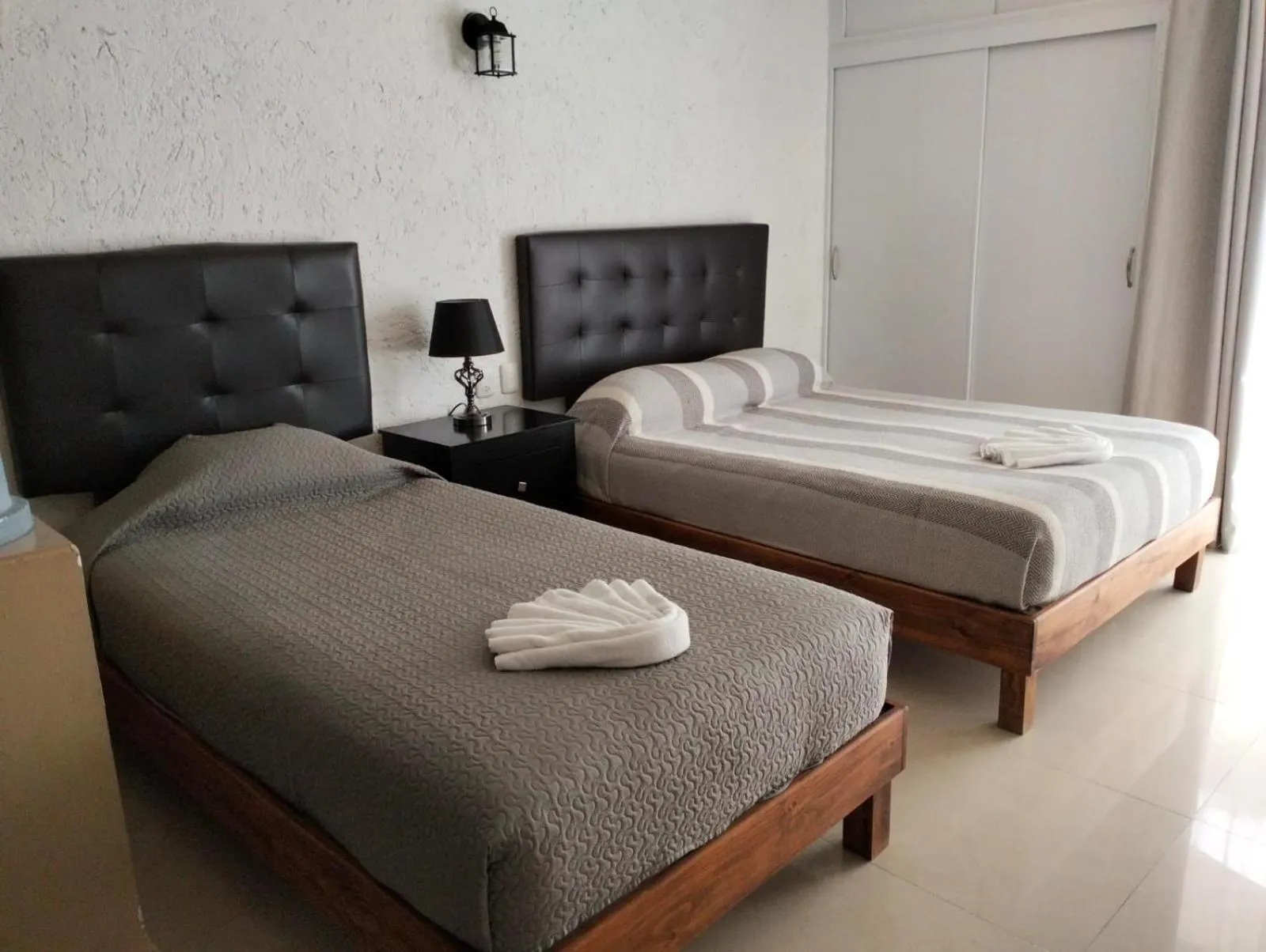 Bed in Hotel Dos Mundos, Isla Cozumel