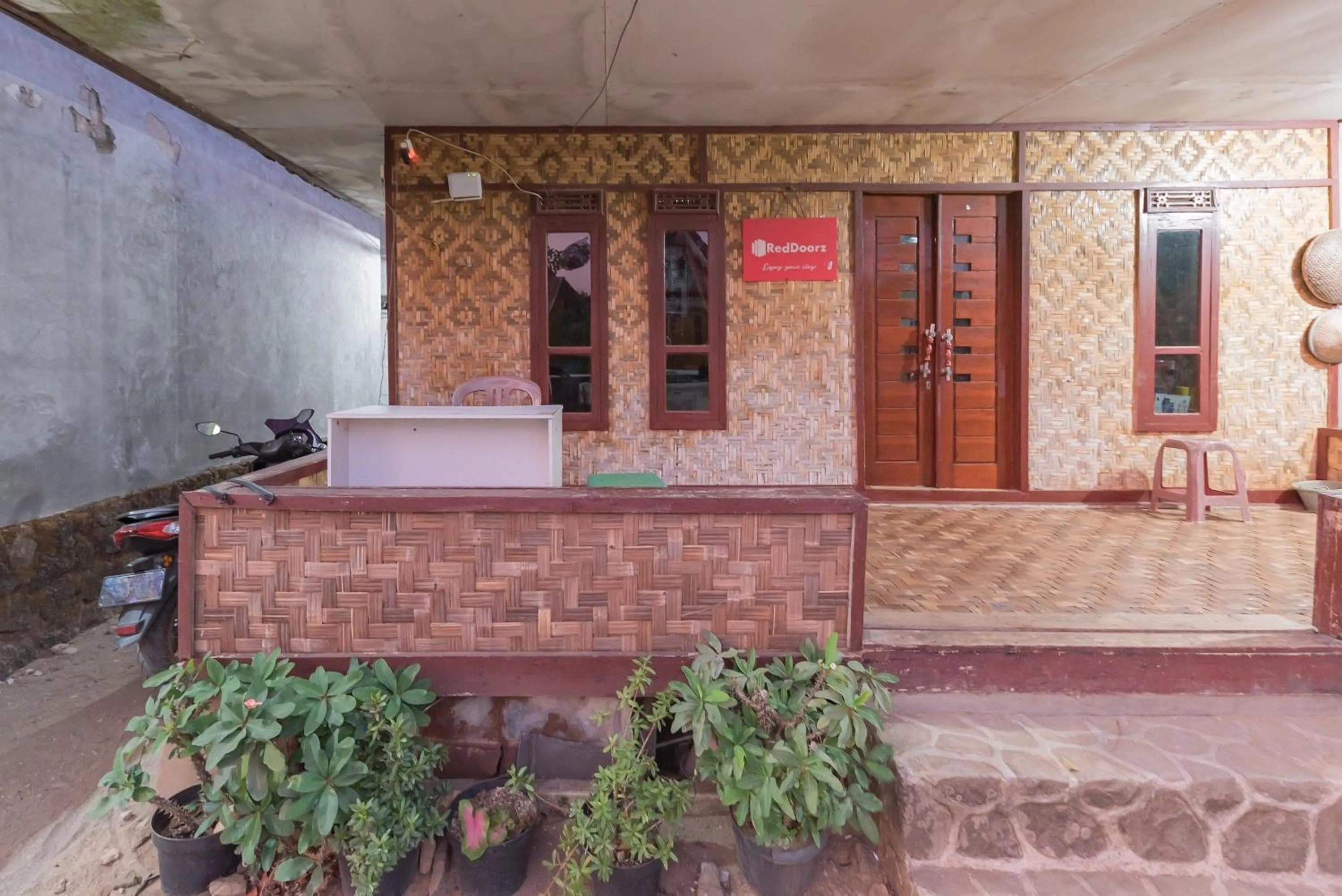 Property building in RedDoorz @ Geopark Ciletuh Sukabumi