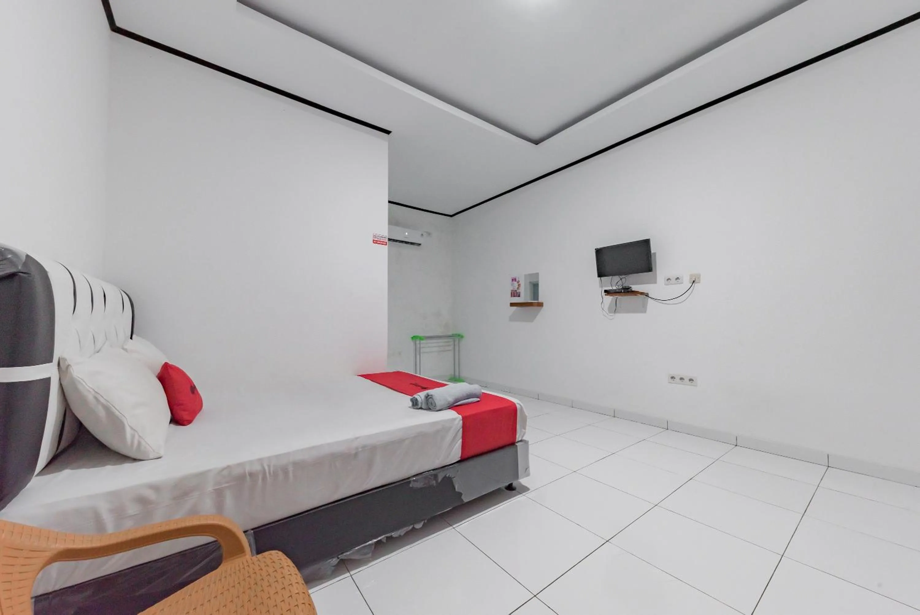 Bed in RedDoorz @ Geopark Ciletuh Sukabumi