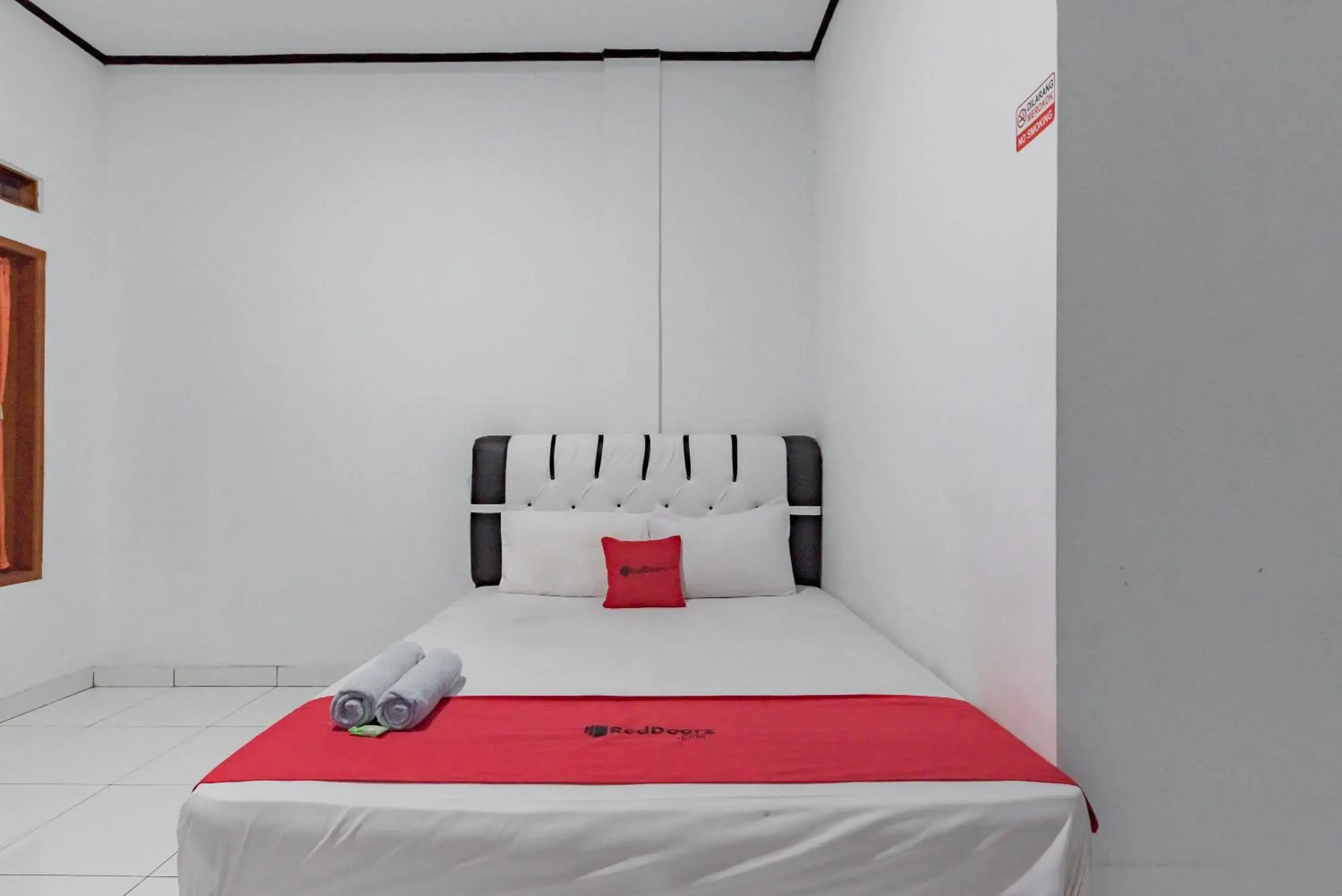 Bed in RedDoorz @ Geopark Ciletuh Sukabumi Bed in RedDoorz @ Geopark Ciletuh Sukabumi