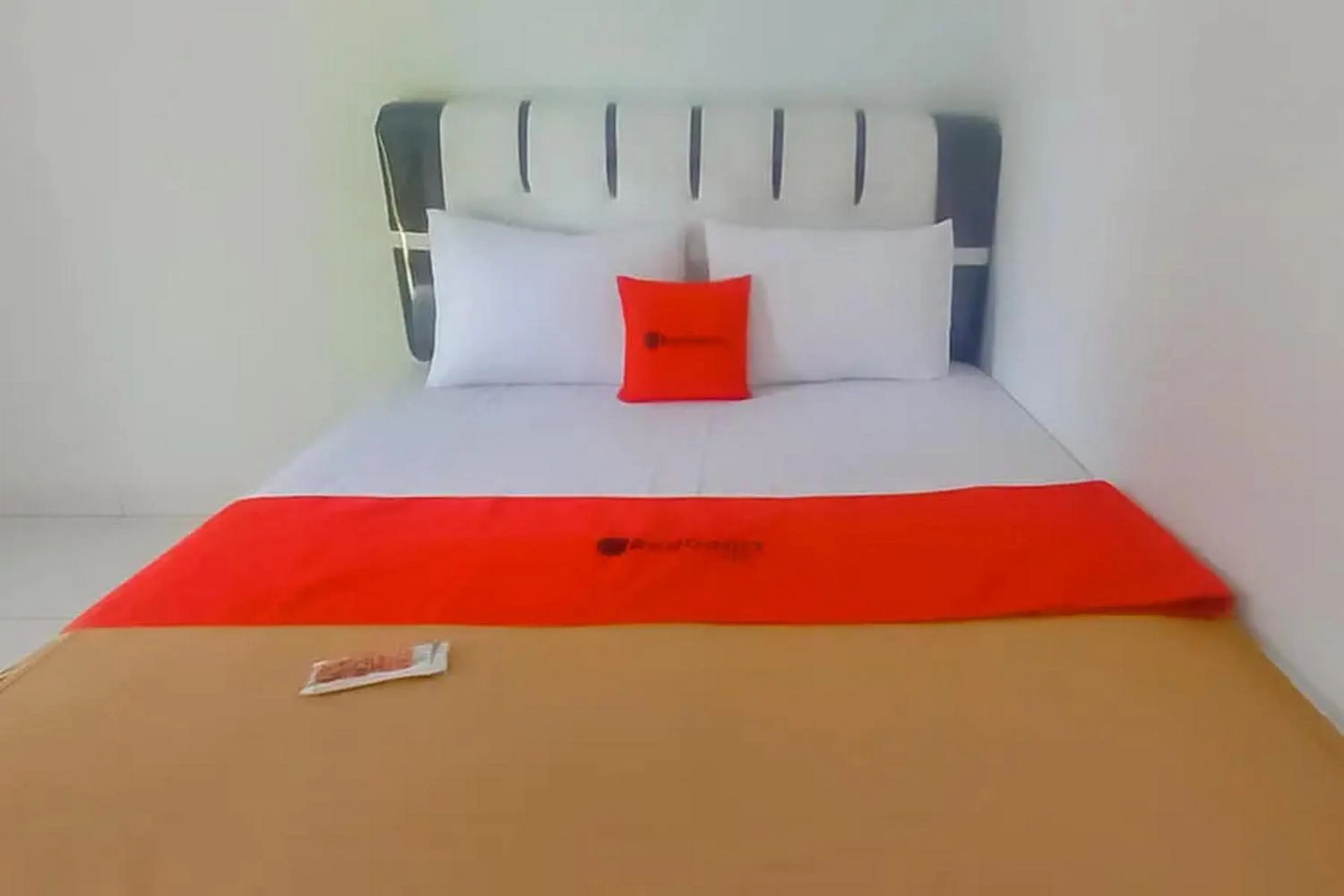 Bedroom, Bed in RedDoorz @ Geopark Ciletuh Sukabumi