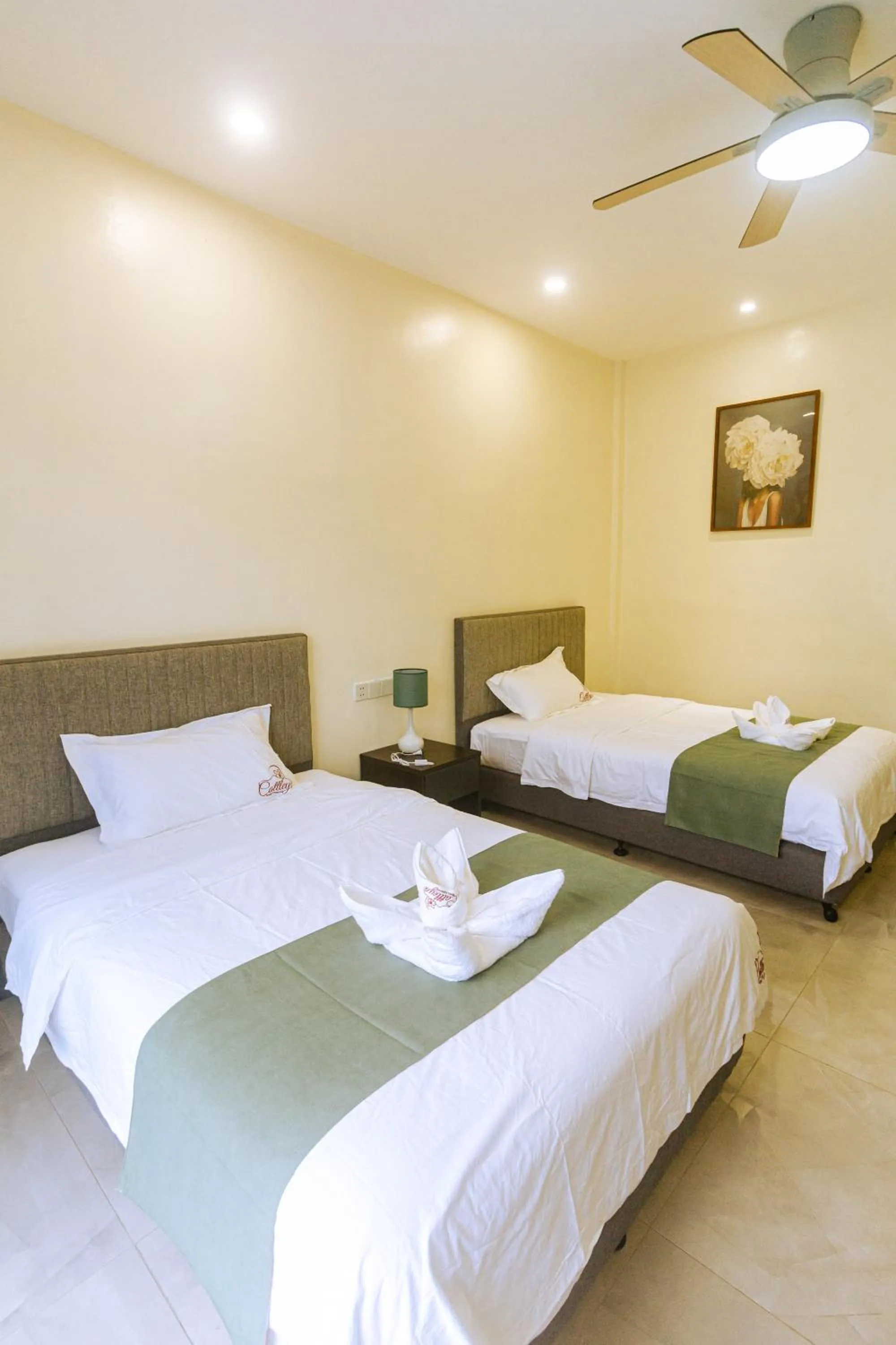 Photo of the whole room, Bed in Bohol Cattleya Resort