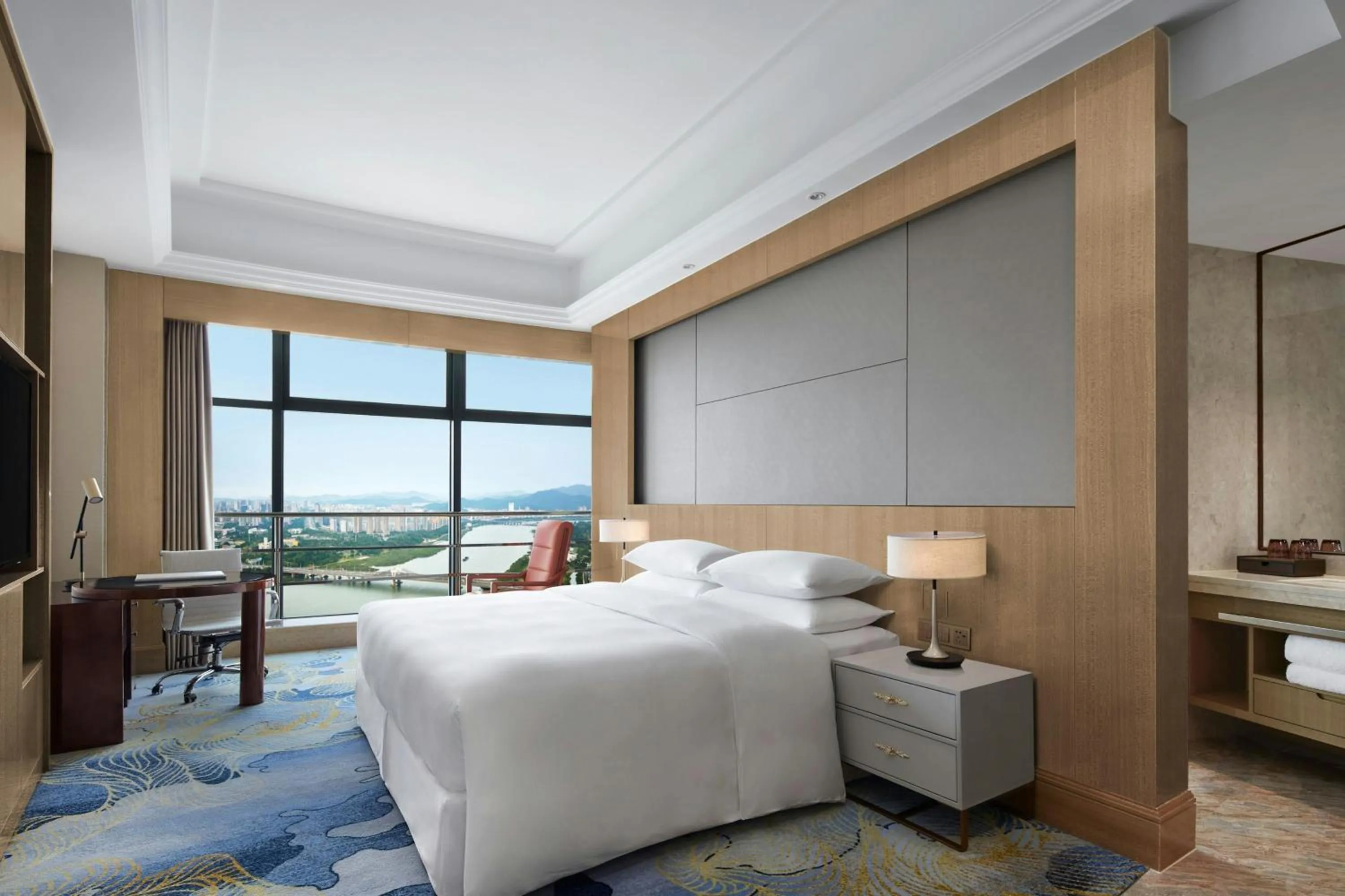 Photo of the whole room, Bed in Sheraton Shaoxing Shangyu