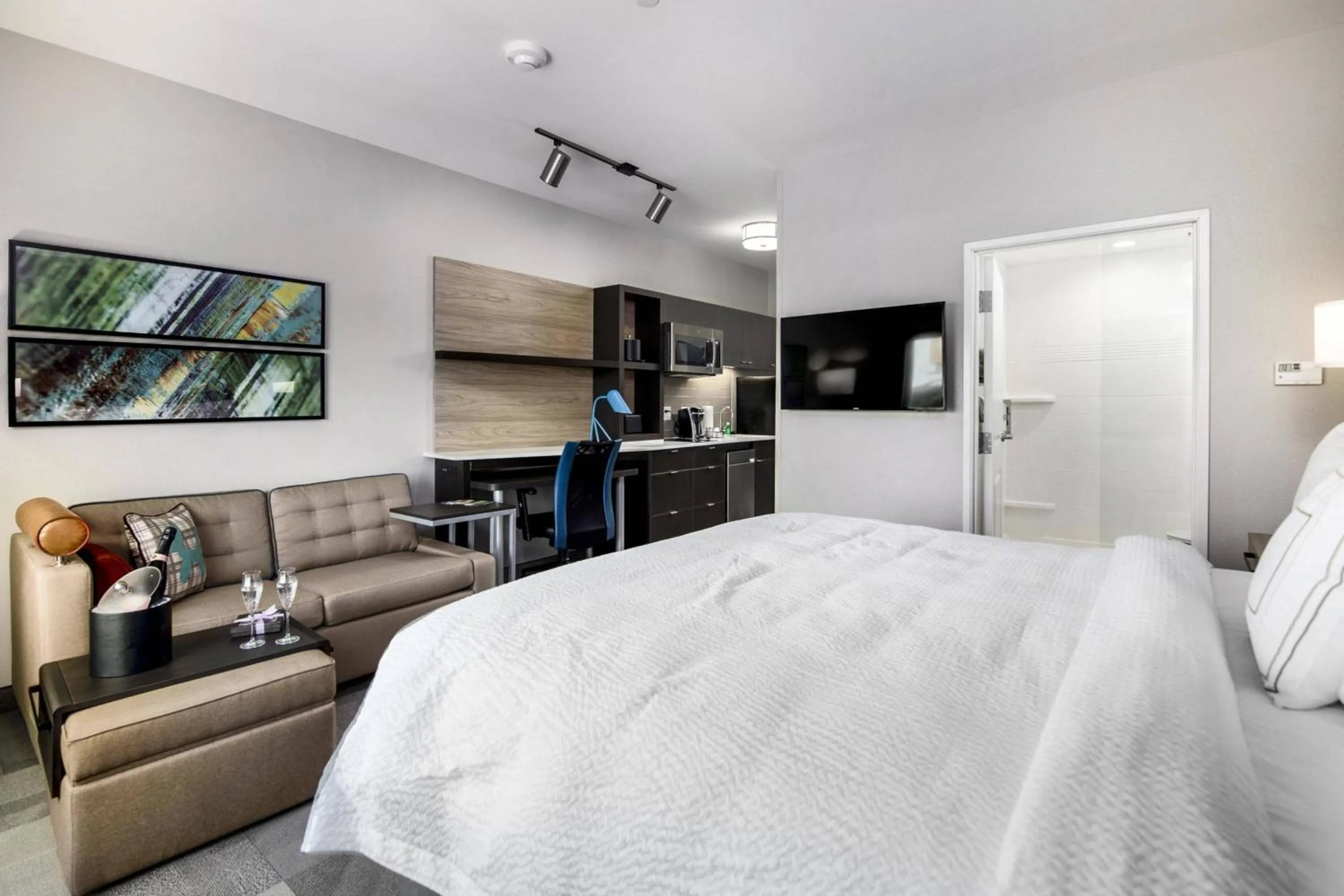 Bedroom, Bed in TownePlace Suites by Marriott Houston Hobby Airport