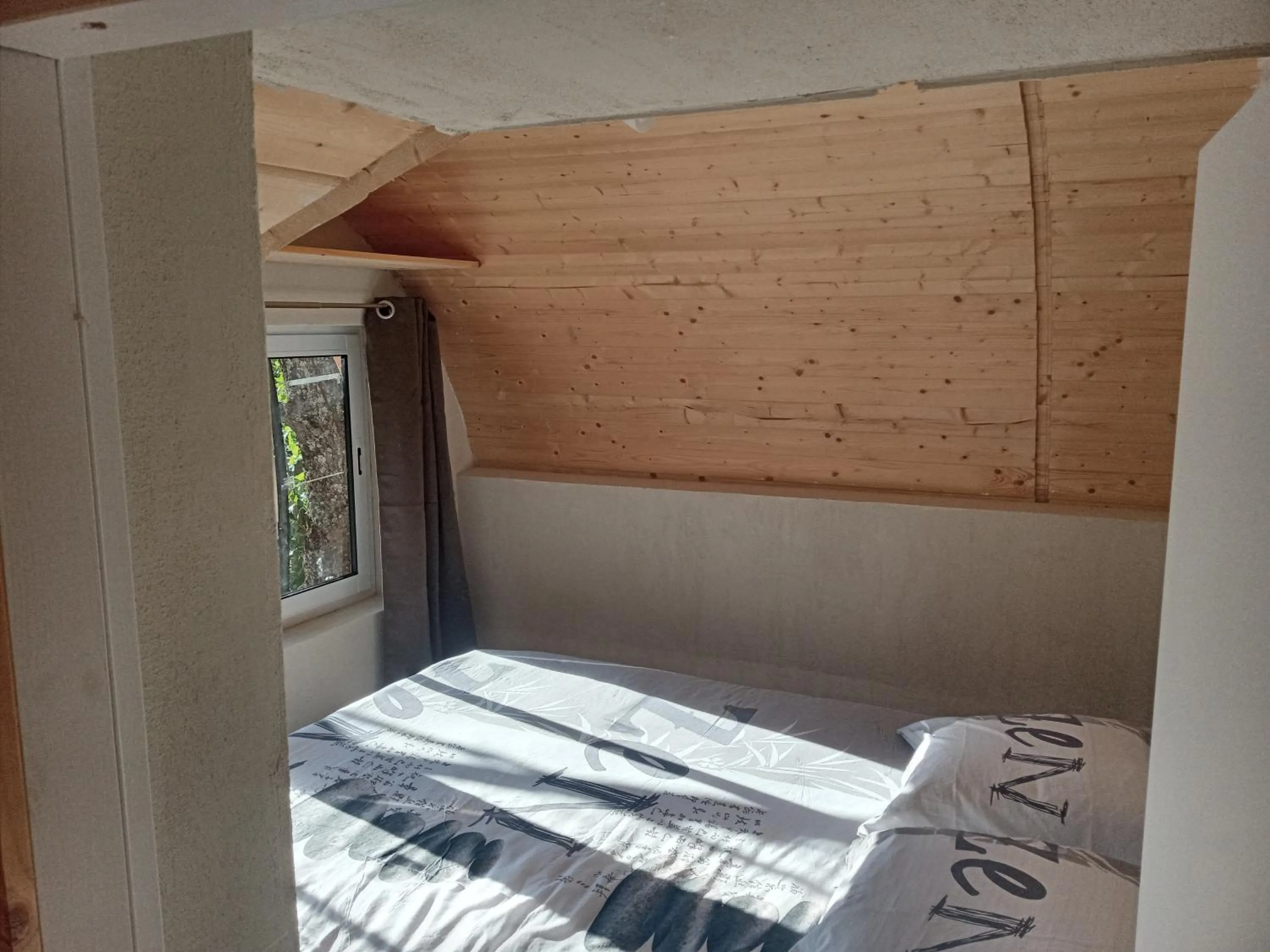 Bed in les insolites du villaret