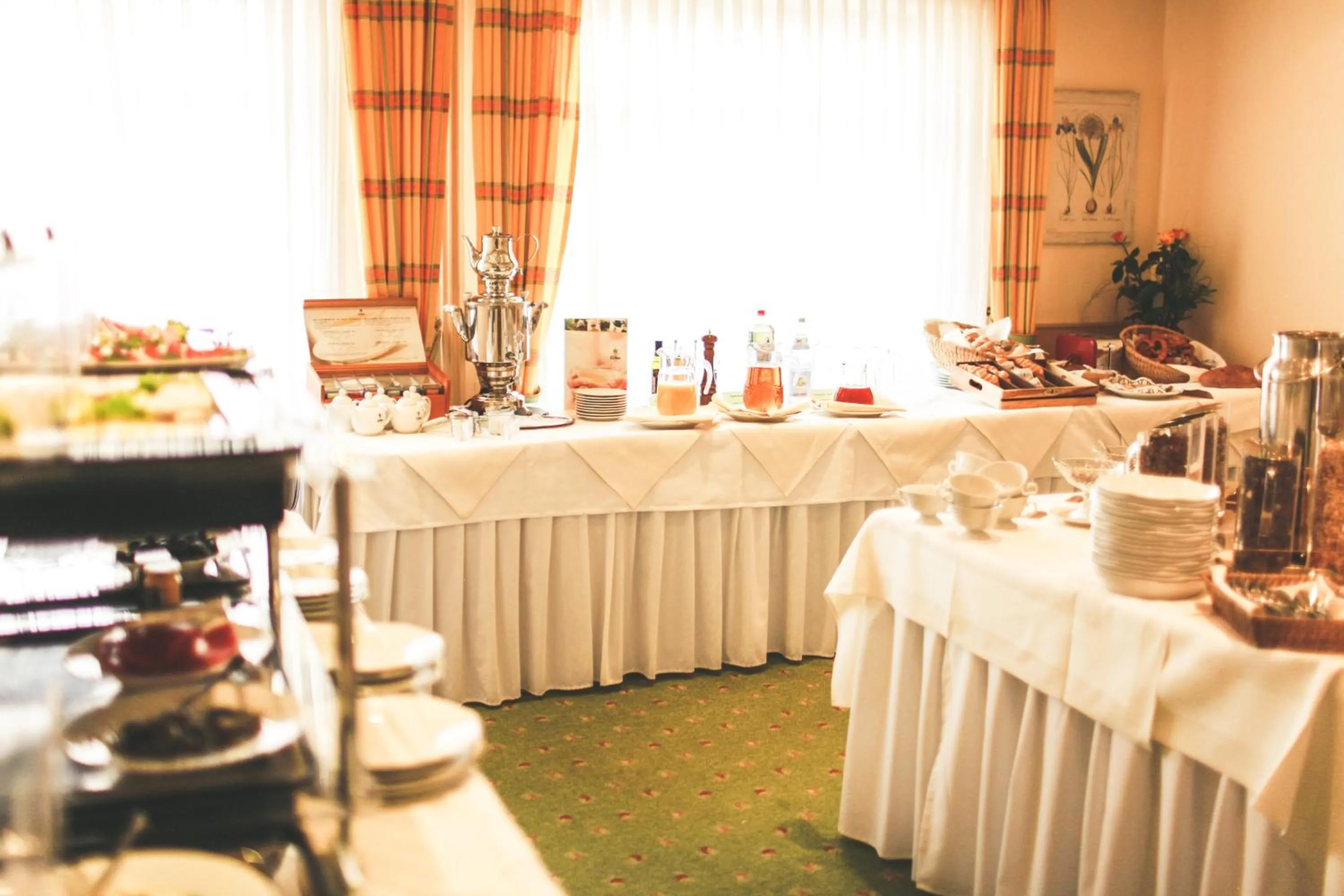 Buffet breakfast in Hotel Löwen-Seckenheim