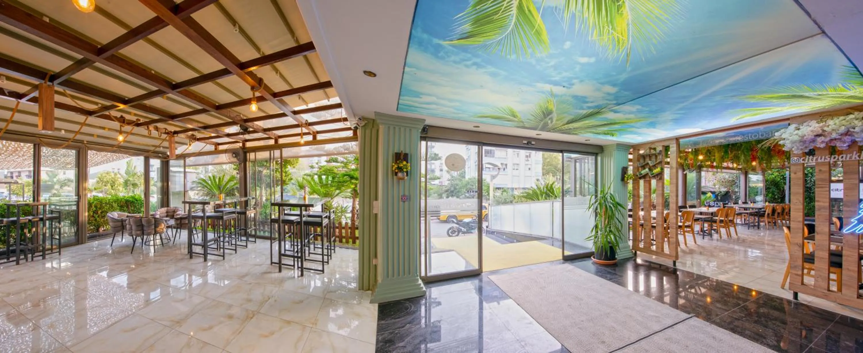 Restaurant/places to eat in Citrus Park Hotel