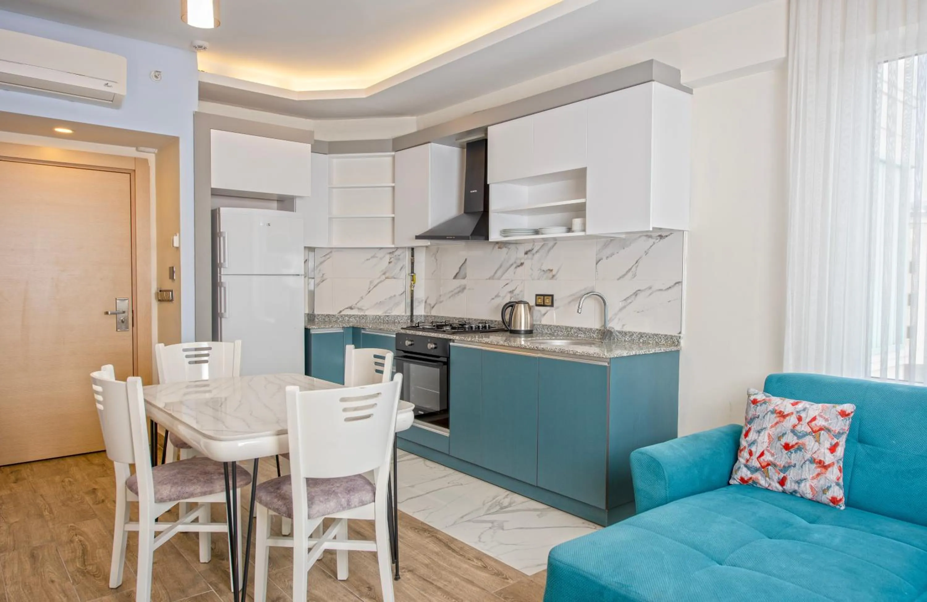 kitchen in Citrus Park Hotel