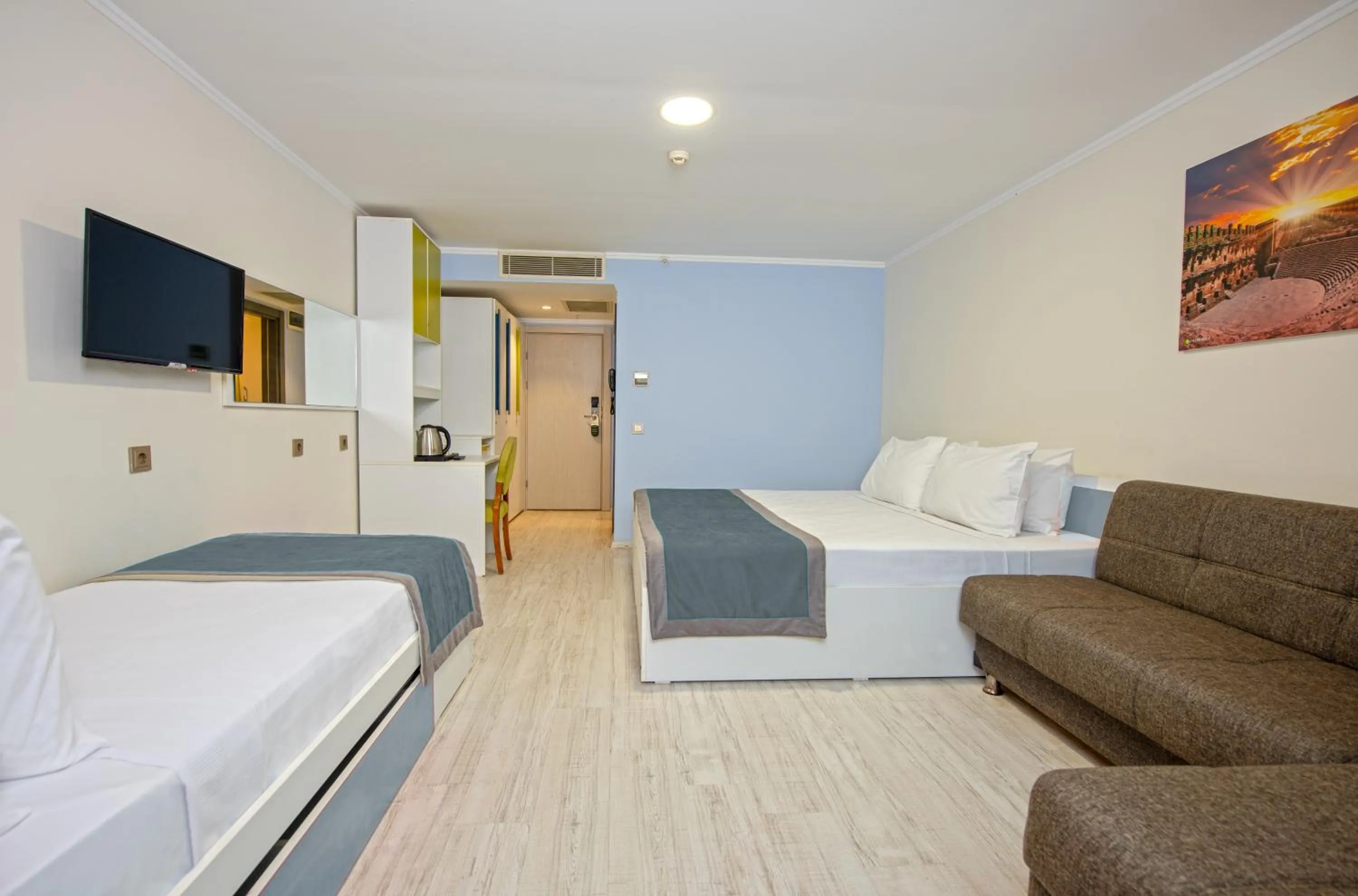 Bed in Citrus Park Hotel