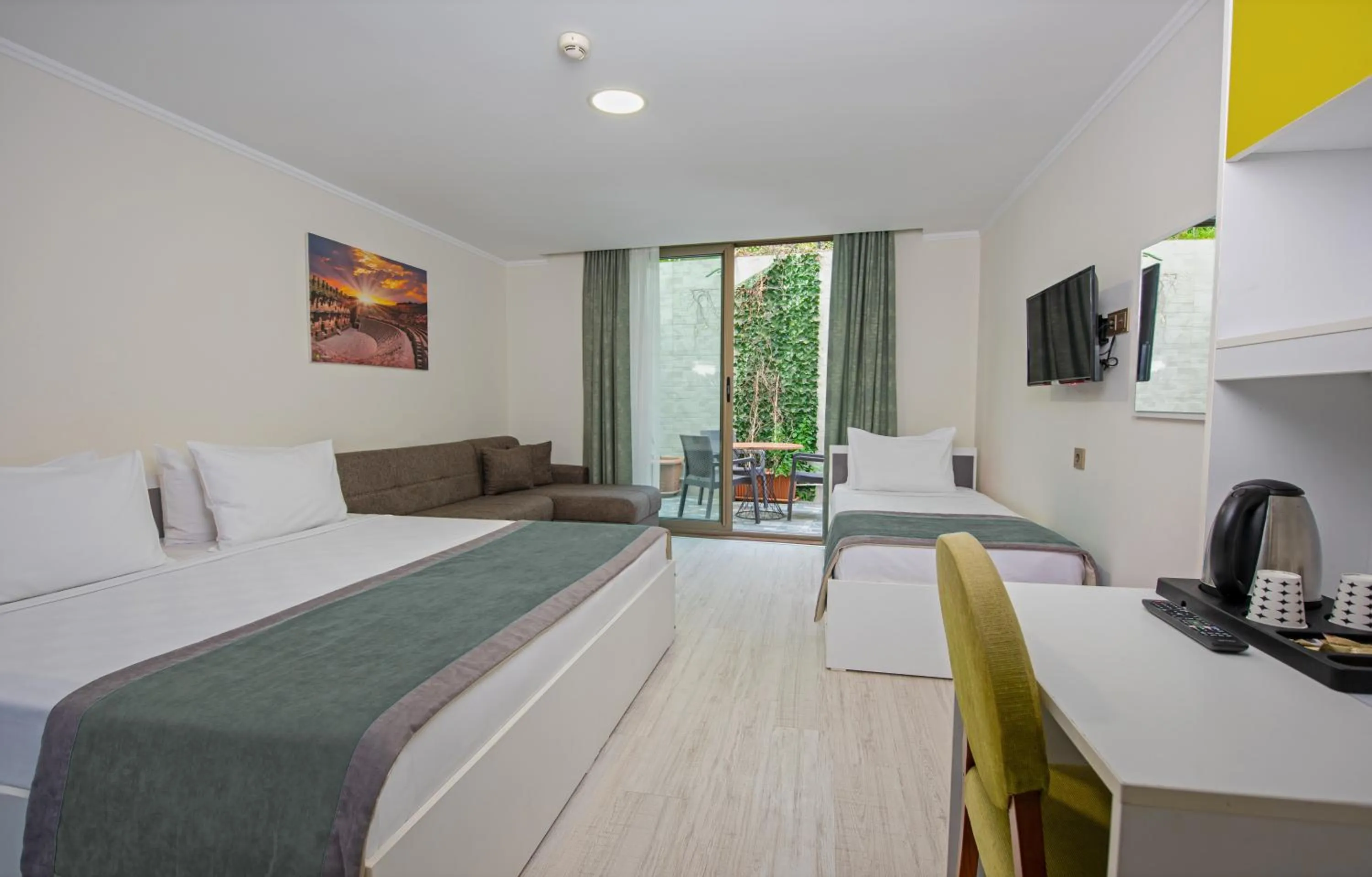 Bedroom, Bed in Citrus Park Hotel