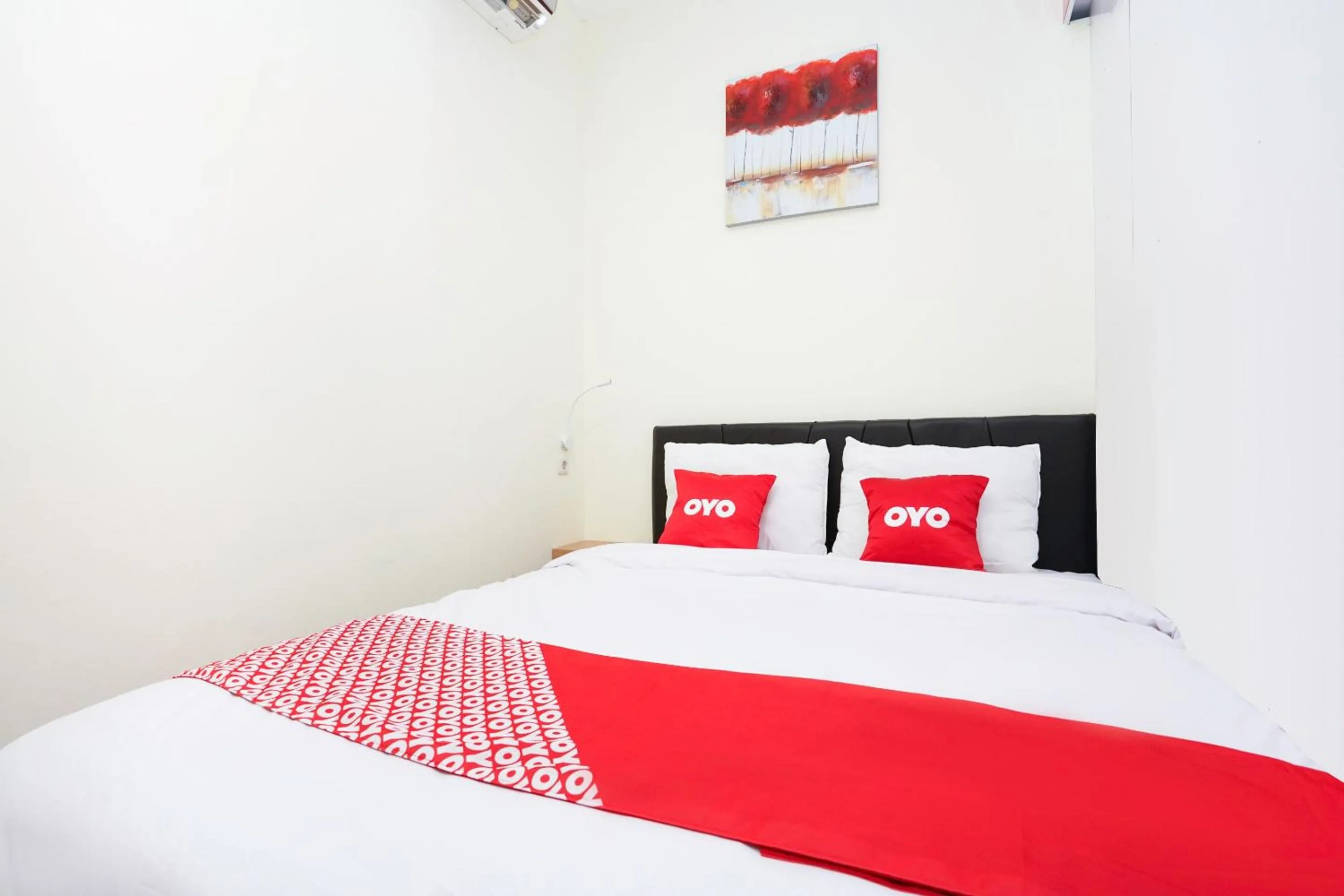 Bedroom, Bed in Flagship 3688 Pot Art