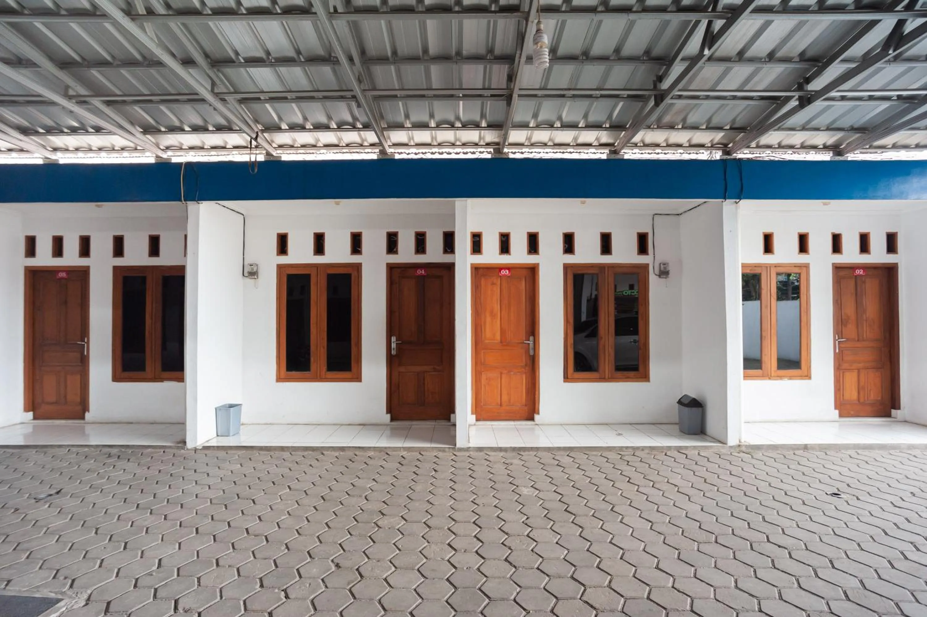 Property building in RedDoorz Syariah Plus near Jatiwarna Toll Gate
