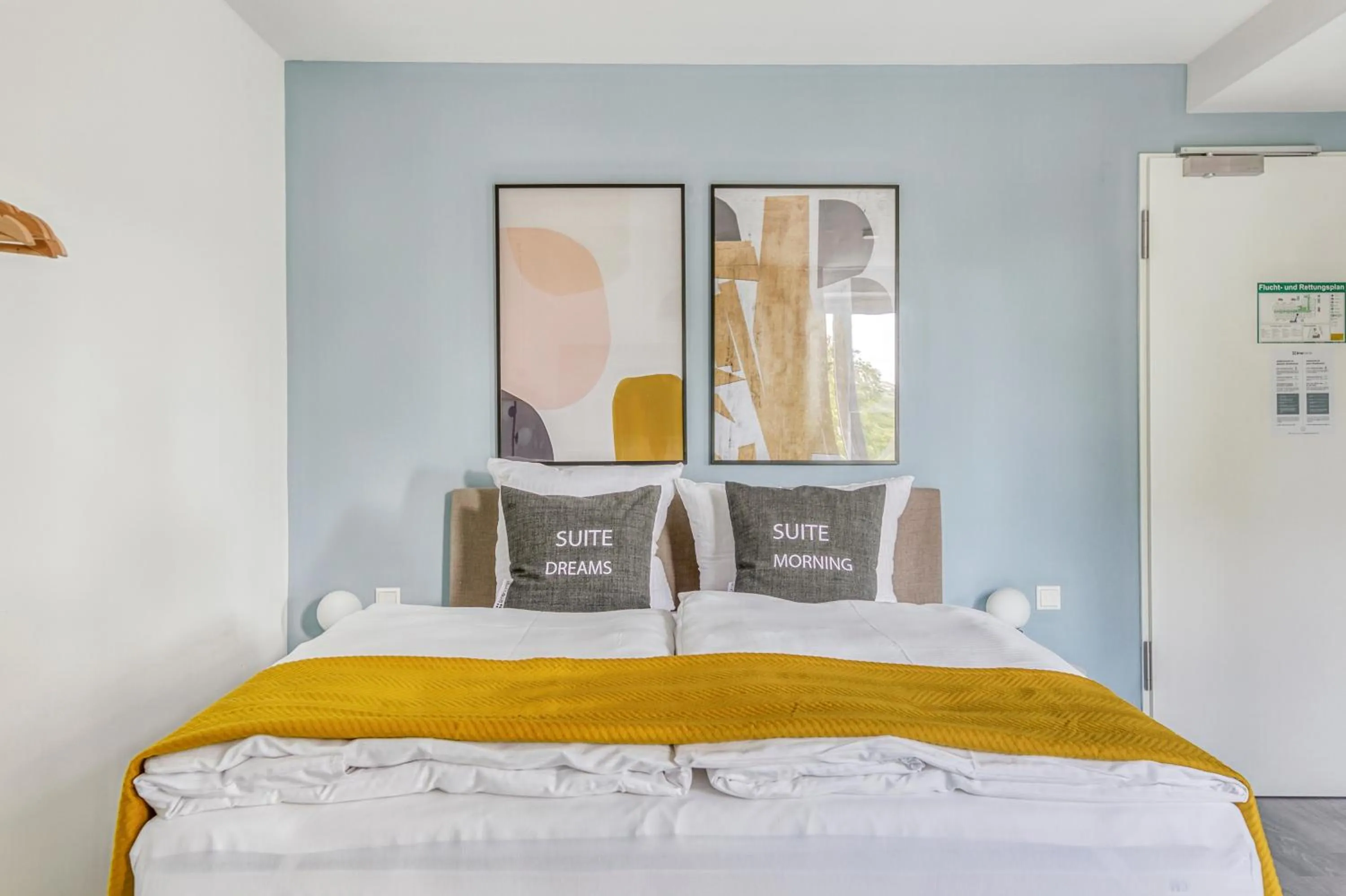 Bed in Limehome Garching bei München