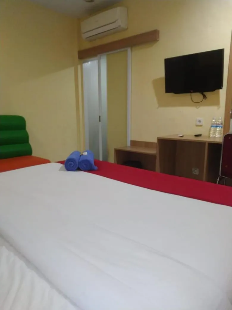 Bed in Hotel Mayang Sari 1