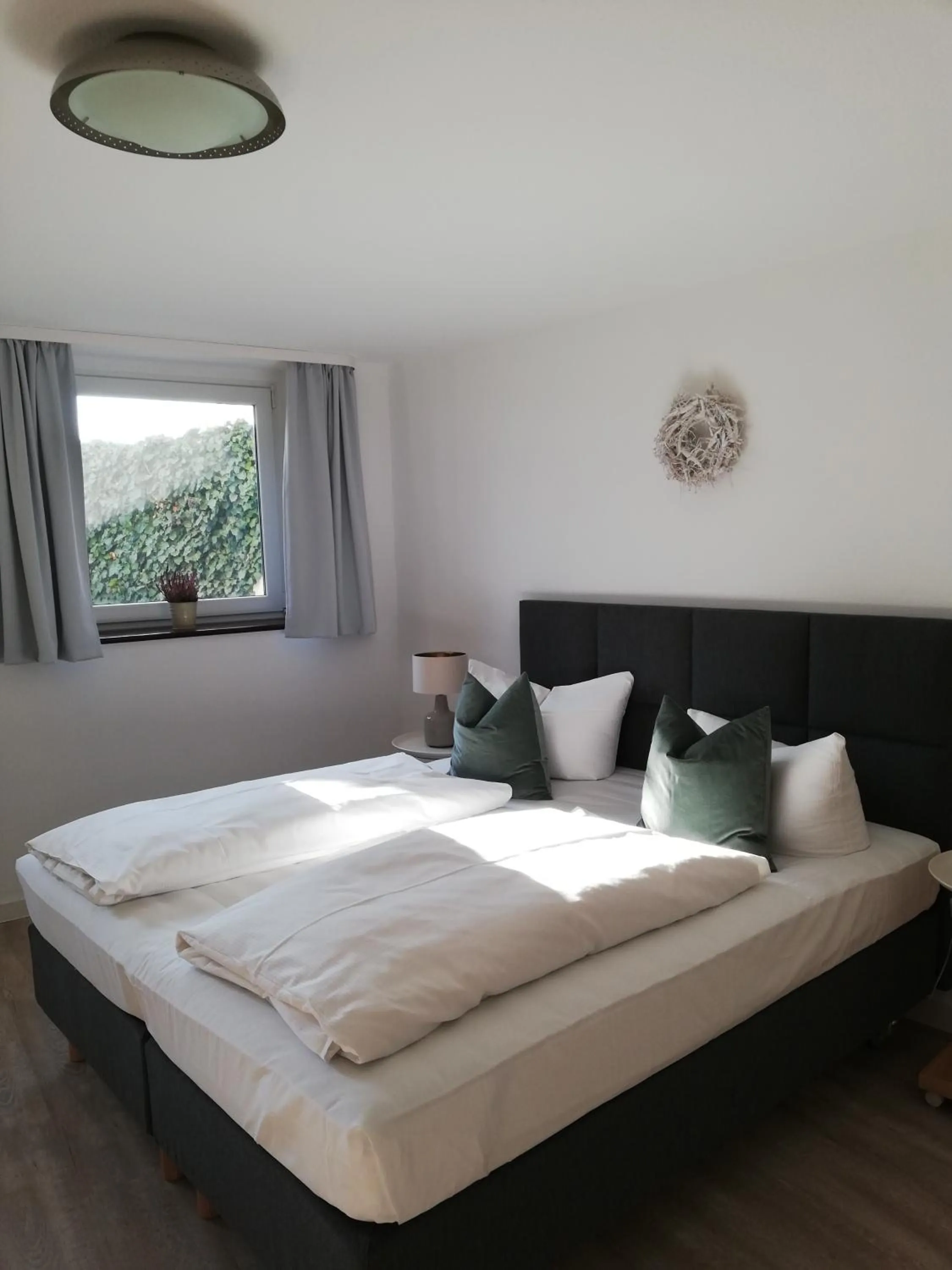 Bed in Apartmenthaus Kaiser Friedrich